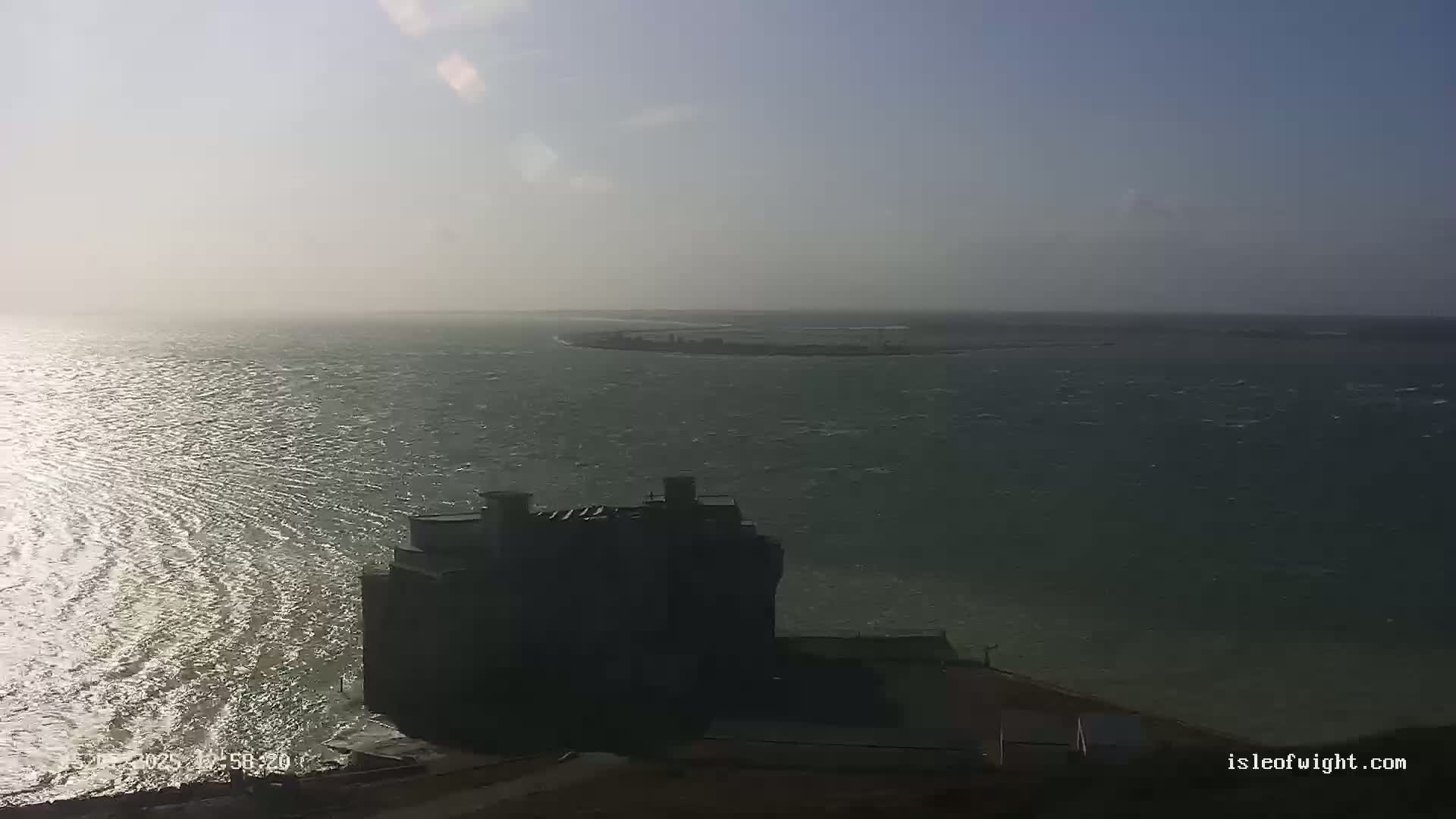 Freshwater, Colwell Bay, Hurst Castle & Hurst Point Lighthouse Live Cam - Freshwater, Isle of Wight, South East, England, United Kingdom