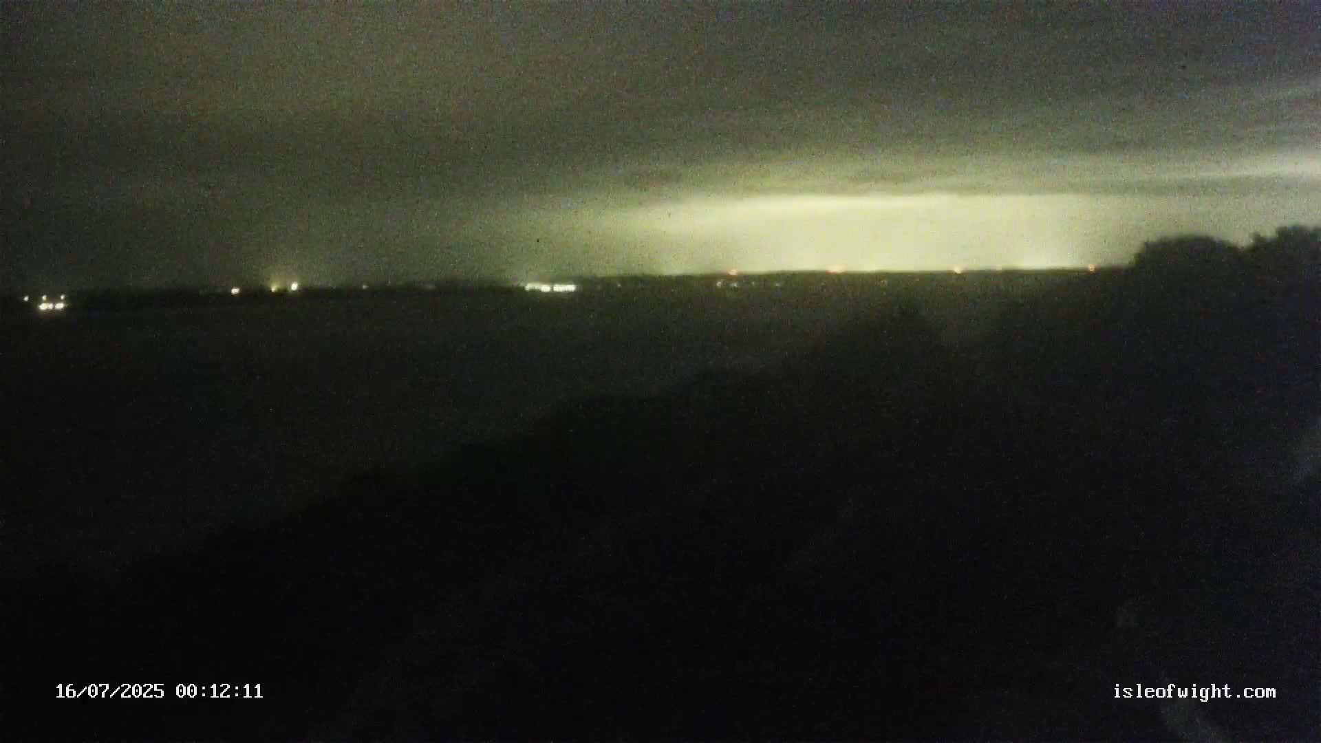 Freshwater, Colwell Bay, Hurst Castle & Hurst Point Lighthouse Live Cam - Freshwater, Isle of Wight, South East, England, United Kingdom
