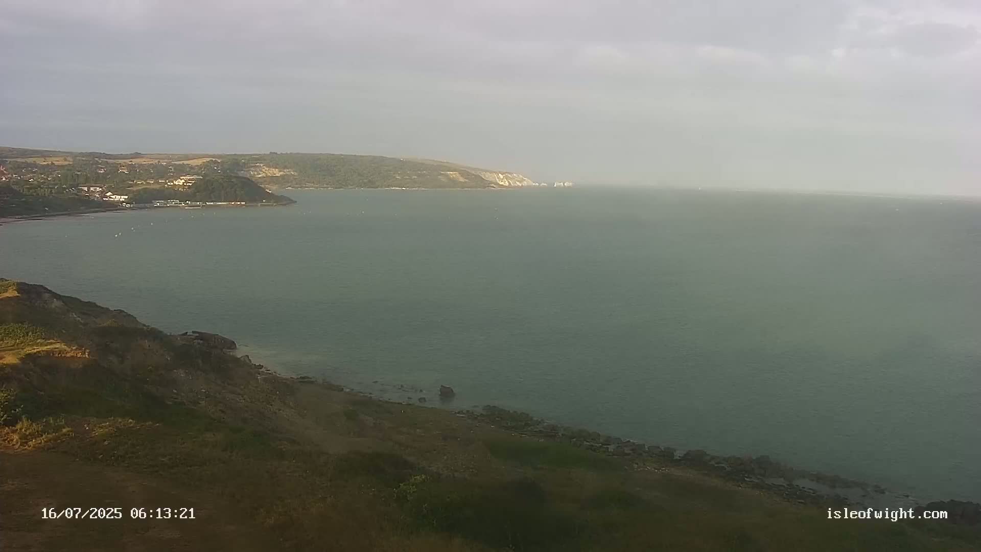 Freshwater, Colwell Bay, Hurst Castle & Hurst Point Lighthouse Live Cam - Freshwater, Isle of Wight, South East, England, United Kingdom