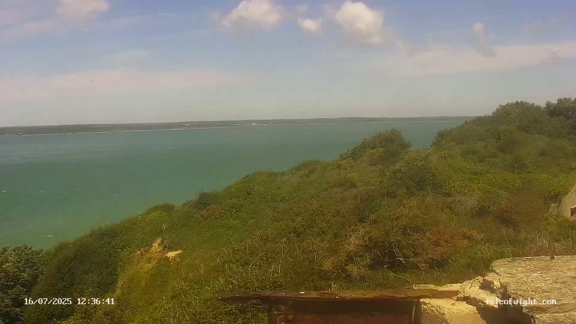 Freshwater, Colwell Bay, Hurst Castle & Hurst Point Lighthouse Live Cam - Freshwater, Isle of Wight, South East, England, United Kingdom
