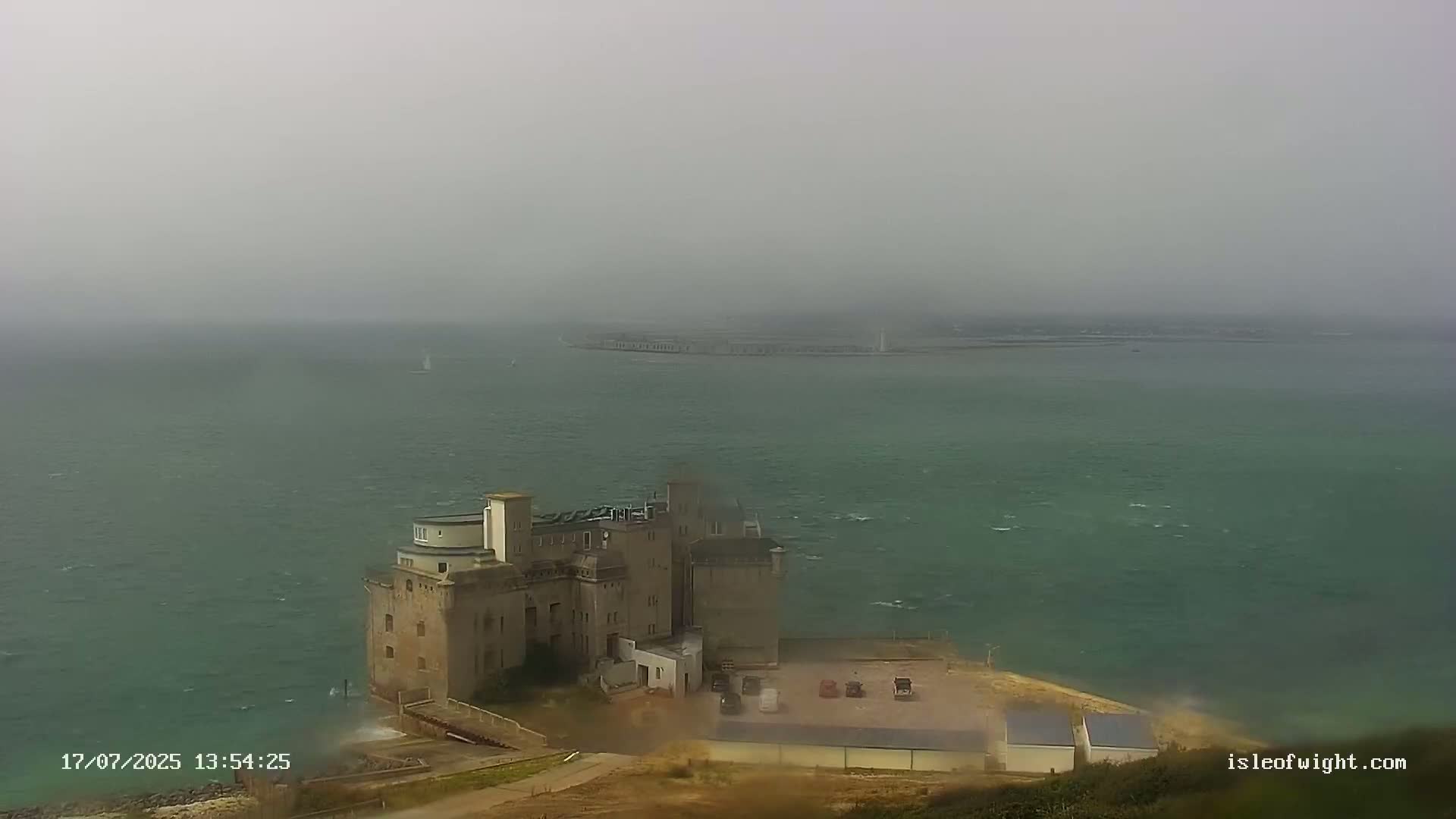 Freshwater, Colwell Bay, Hurst Castle & Hurst Point Lighthouse Live Cam - Freshwater, Isle of Wight, South East, England, United Kingdom