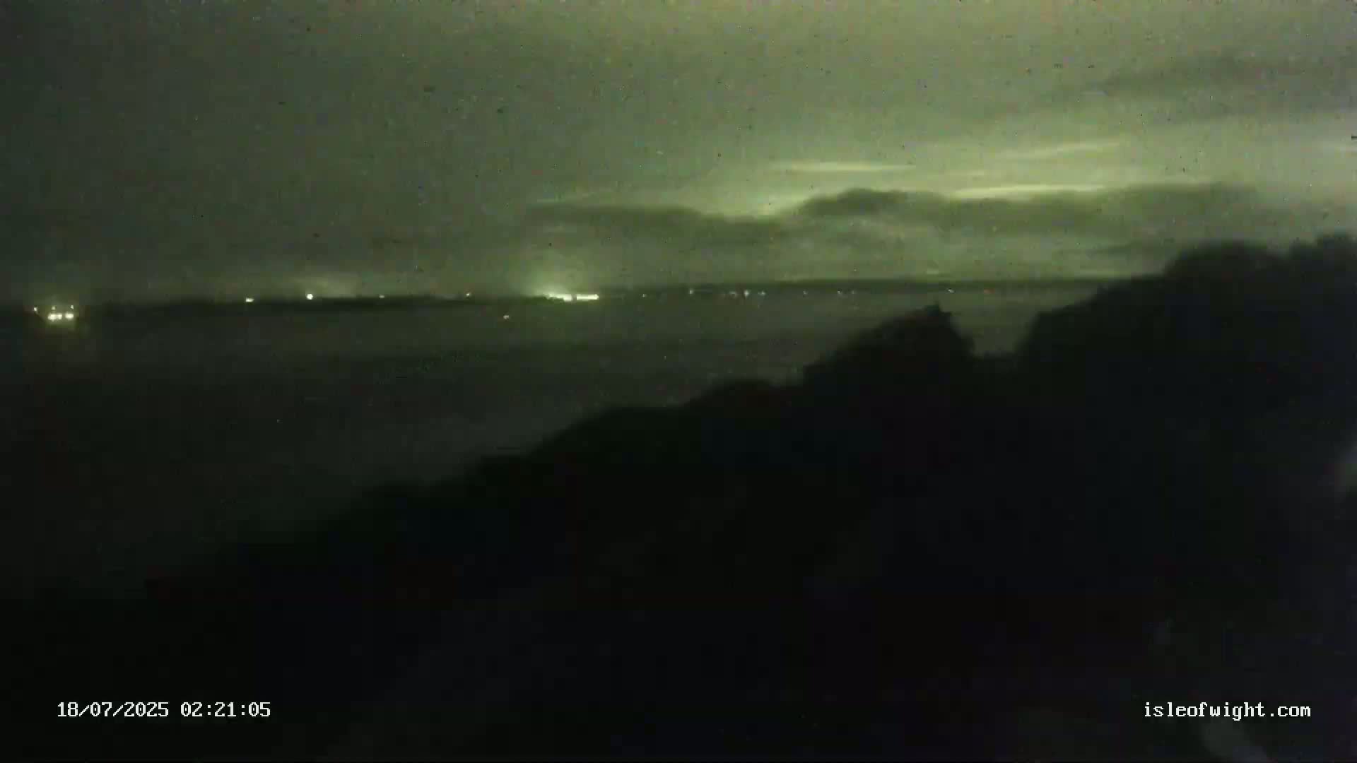 Freshwater, Colwell Bay, Hurst Castle & Hurst Point Lighthouse Live Cam - Freshwater, Isle of Wight, South East, England, United Kingdom
