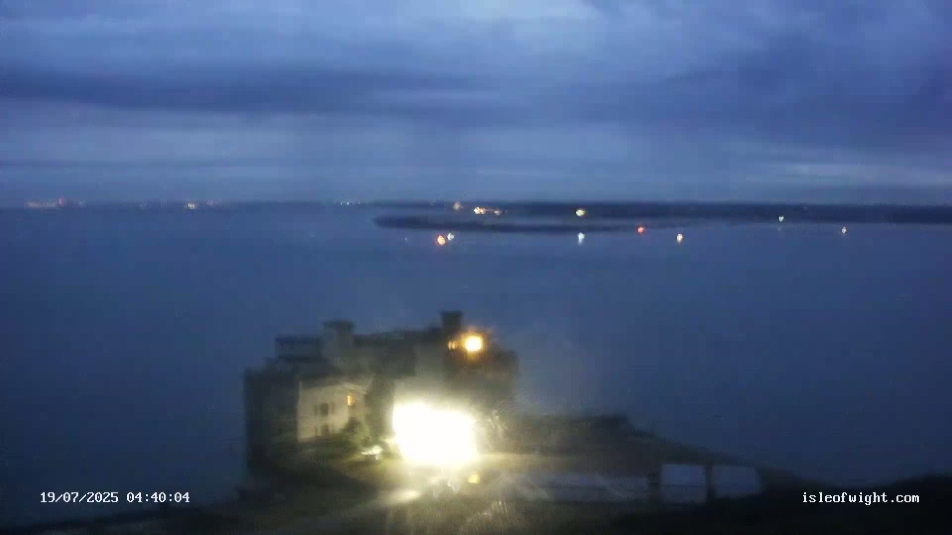 Freshwater, Colwell Bay, Hurst Castle & Hurst Point Lighthouse Live Cam - Freshwater, Isle of Wight, South East, England, United Kingdom