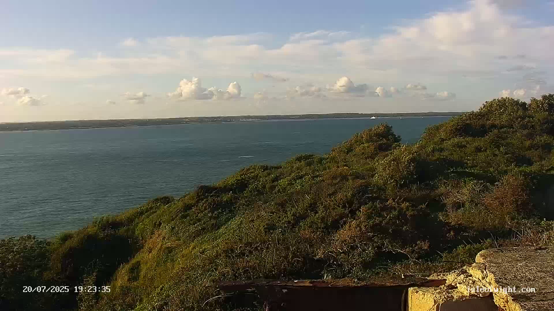 Freshwater, Colwell Bay, Hurst Castle & Hurst Point Lighthouse Live Cam - Freshwater, Isle of Wight, South East, England, United Kingdom