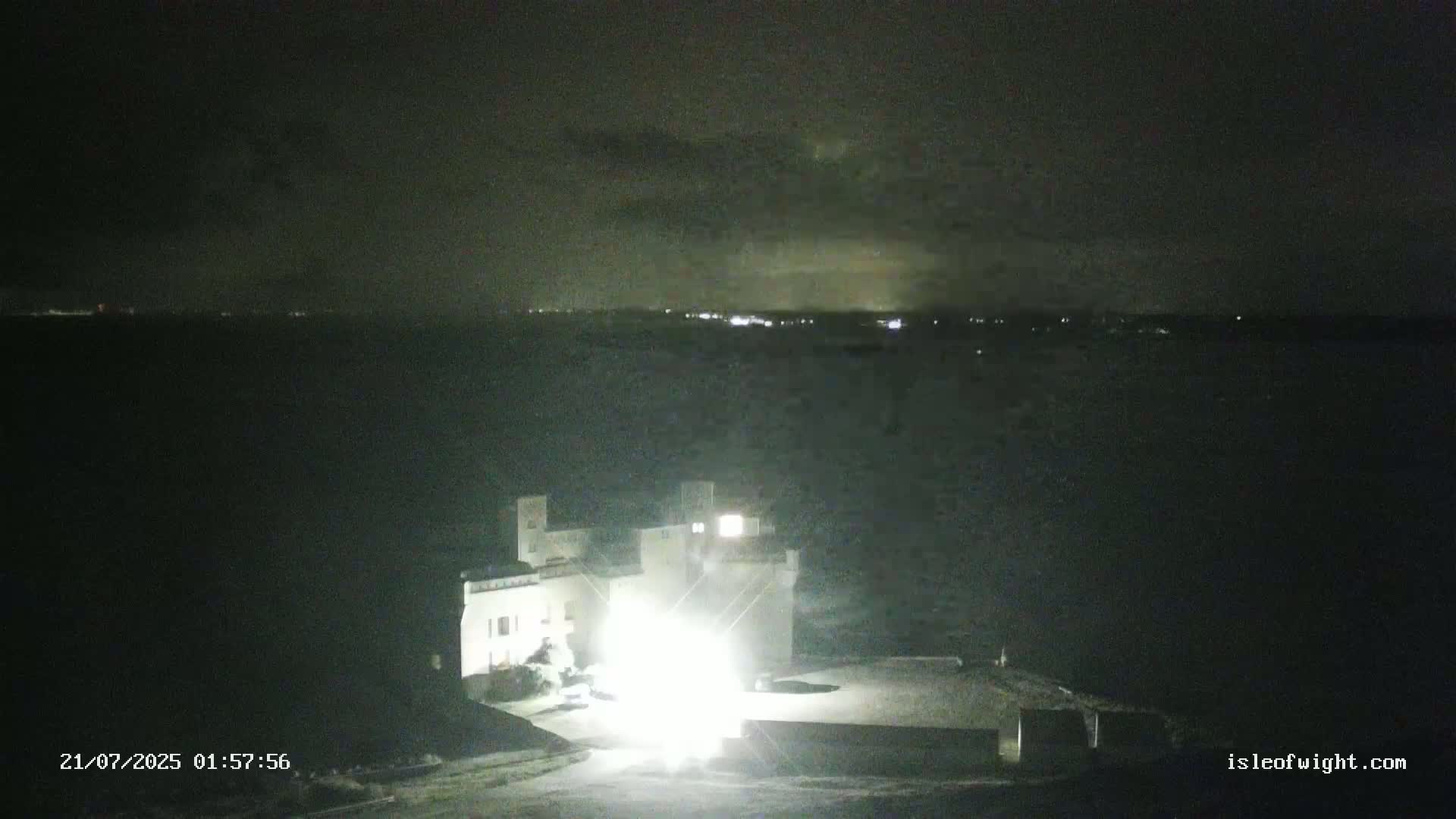 Freshwater, Colwell Bay, Hurst Castle & Hurst Point Lighthouse Live Cam - Freshwater, Isle of Wight, South East, England, United Kingdom
