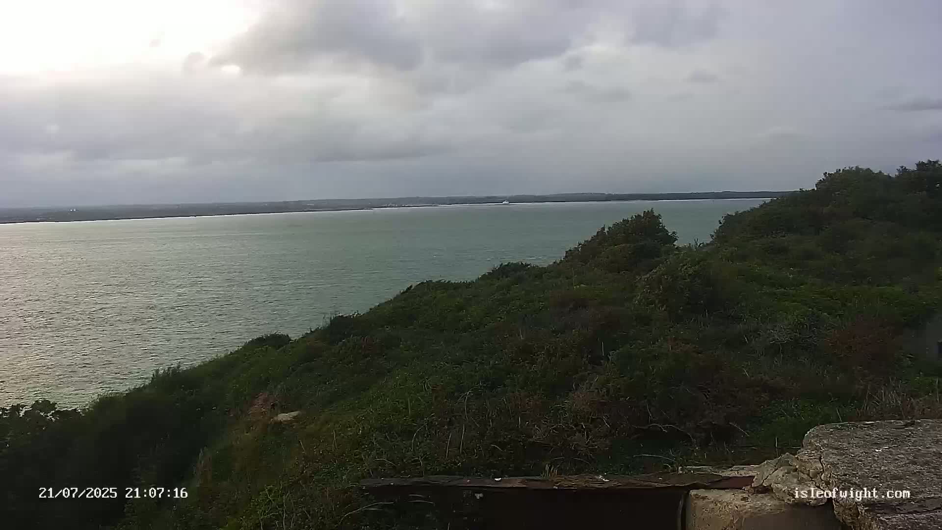 Freshwater, Colwell Bay, Hurst Castle & Hurst Point Lighthouse Live Cam - Freshwater, Isle of Wight, South East, England, United Kingdom