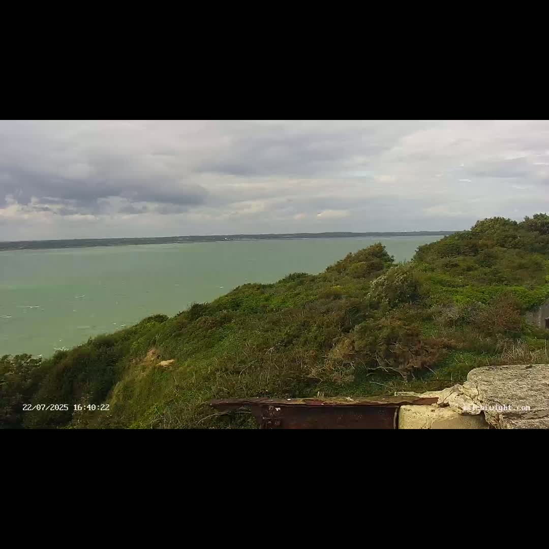 Freshwater, Colwell Bay, Hurst Castle & Hurst Point Lighthouse Live Cam - Freshwater, Isle of Wight, South East, England, United Kingdom