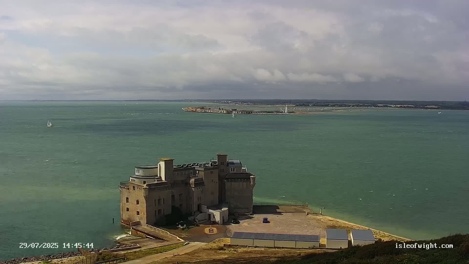 Freshwater, Colwell Bay, Hurst Castle & Hurst Point Lighthouse Live Cam - Freshwater, Isle of Wight, South East, England, United Kingdom