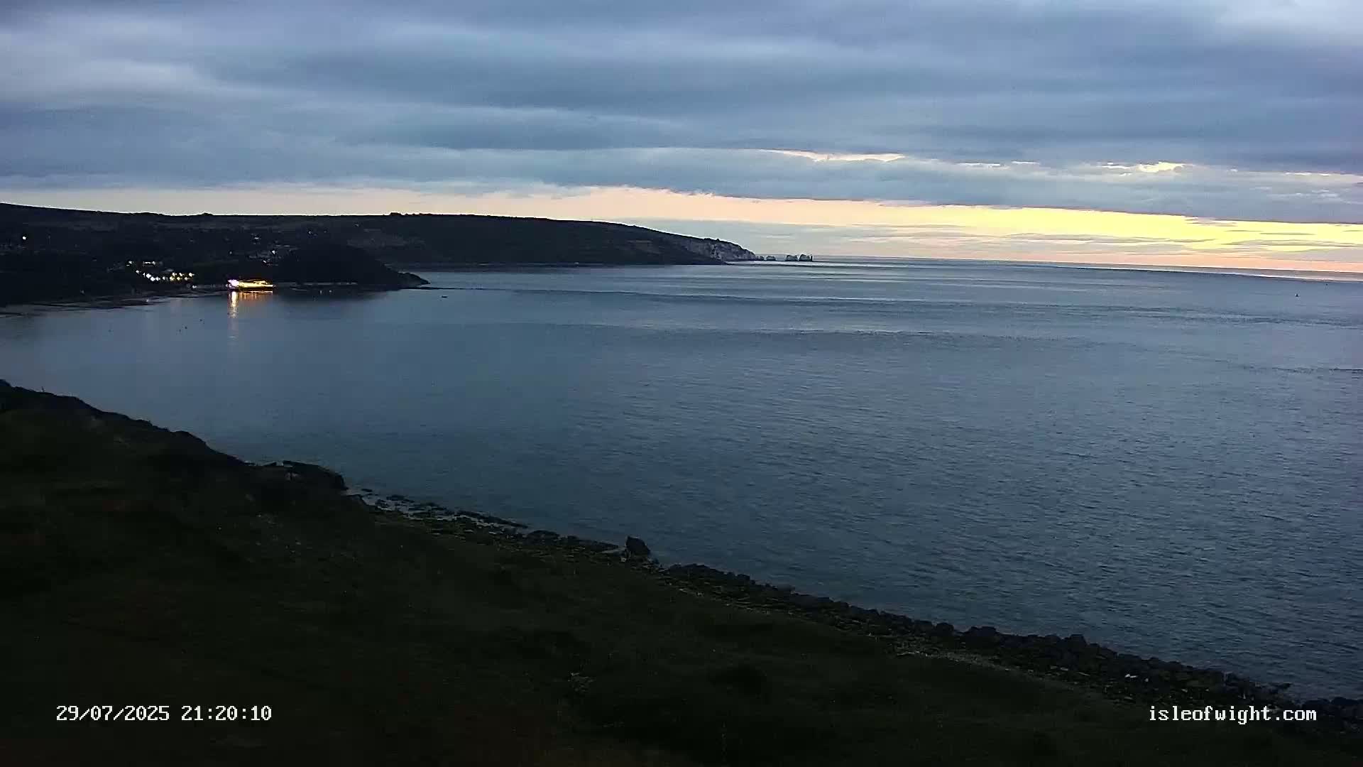 Freshwater, Colwell Bay, Hurst Castle & Hurst Point Lighthouse Live Cam - Freshwater, Isle of Wight, South East, England, United Kingdom