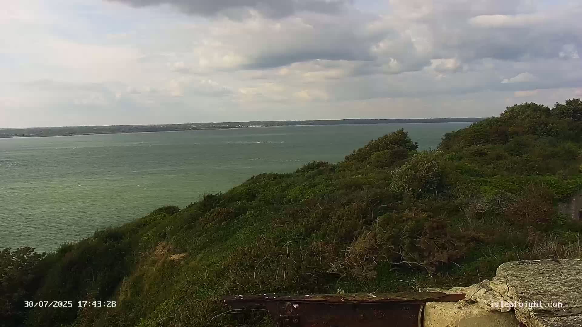 Freshwater, Colwell Bay, Hurst Castle & Hurst Point Lighthouse Live Cam - Freshwater, Isle of Wight, South East, England, United Kingdom