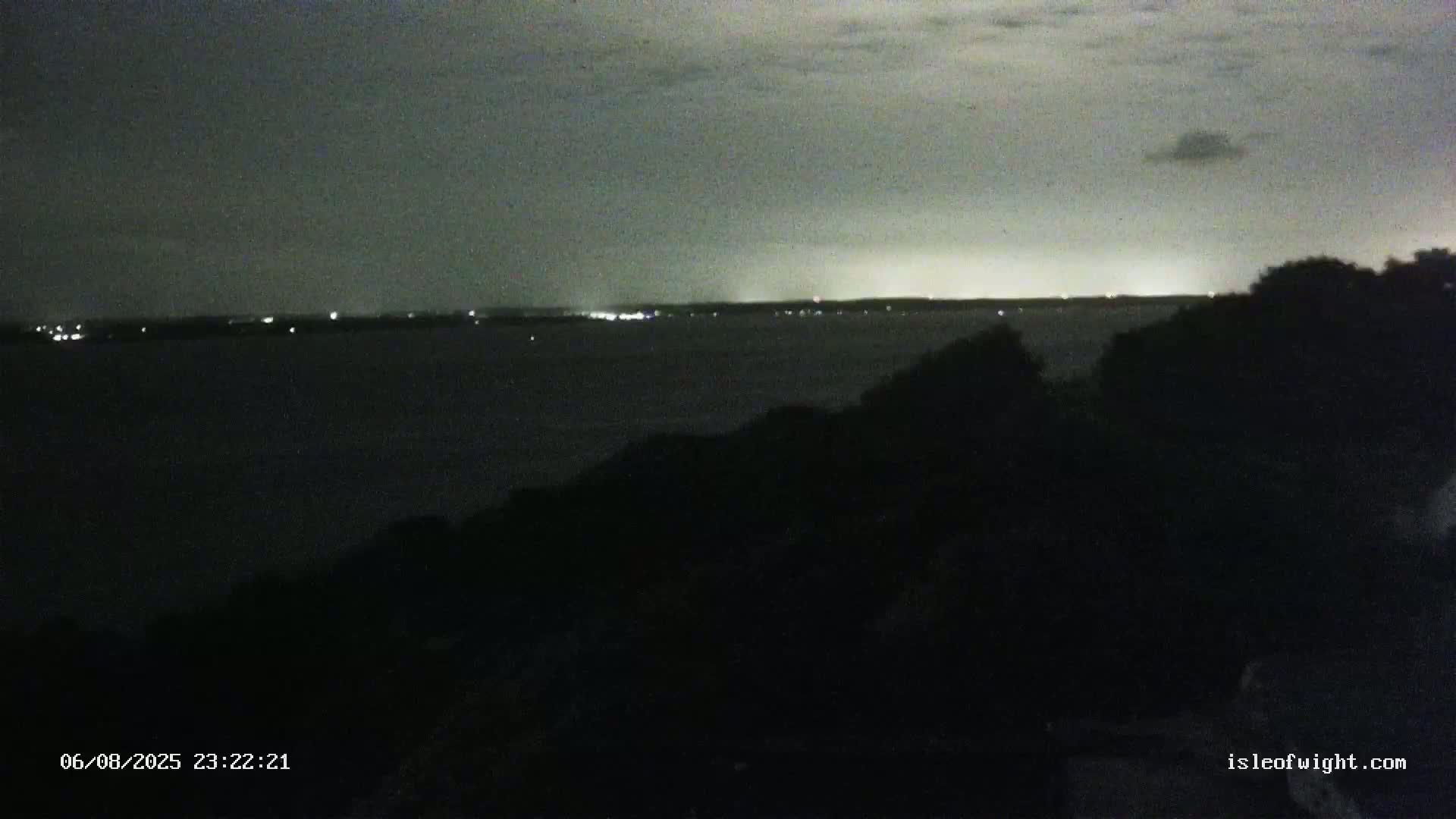 Freshwater, Colwell Bay, Hurst Castle & Hurst Point Lighthouse Live Cam - Freshwater, Isle of Wight, South East, England, United Kingdom