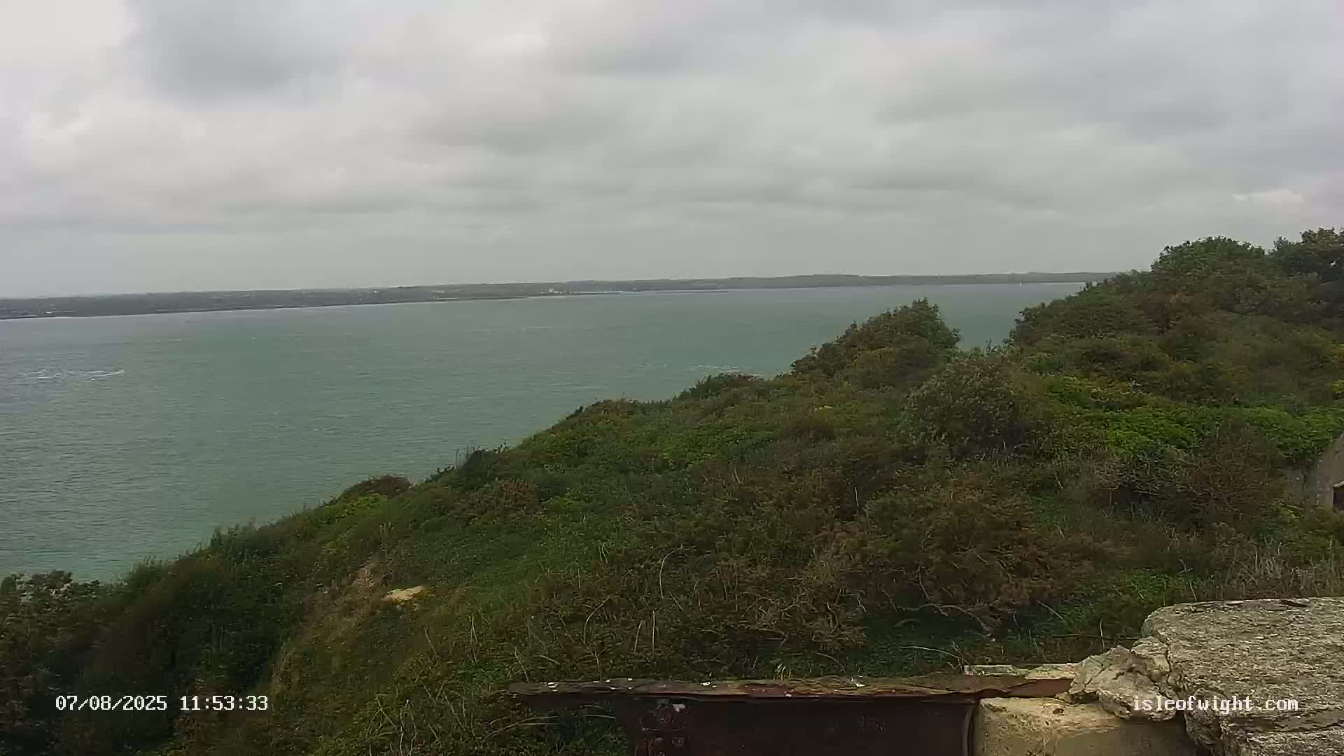 Freshwater, Colwell Bay, Hurst Castle & Hurst Point Lighthouse Live Cam - Freshwater, Isle of Wight, South East, England, United Kingdom