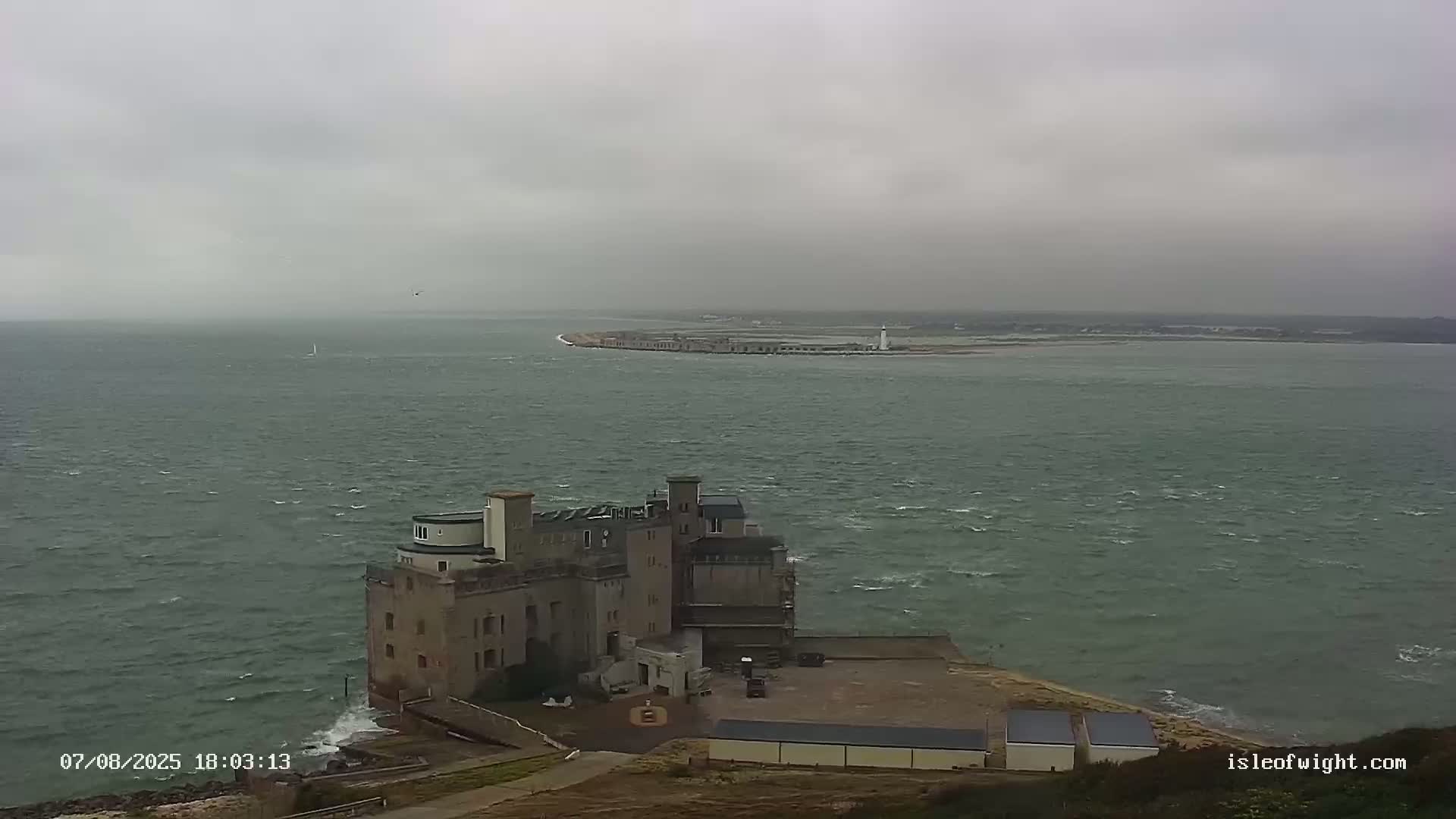Freshwater, Colwell Bay, Hurst Castle & Hurst Point Lighthouse Live Cam - Freshwater, Isle of Wight, South East, England, United Kingdom