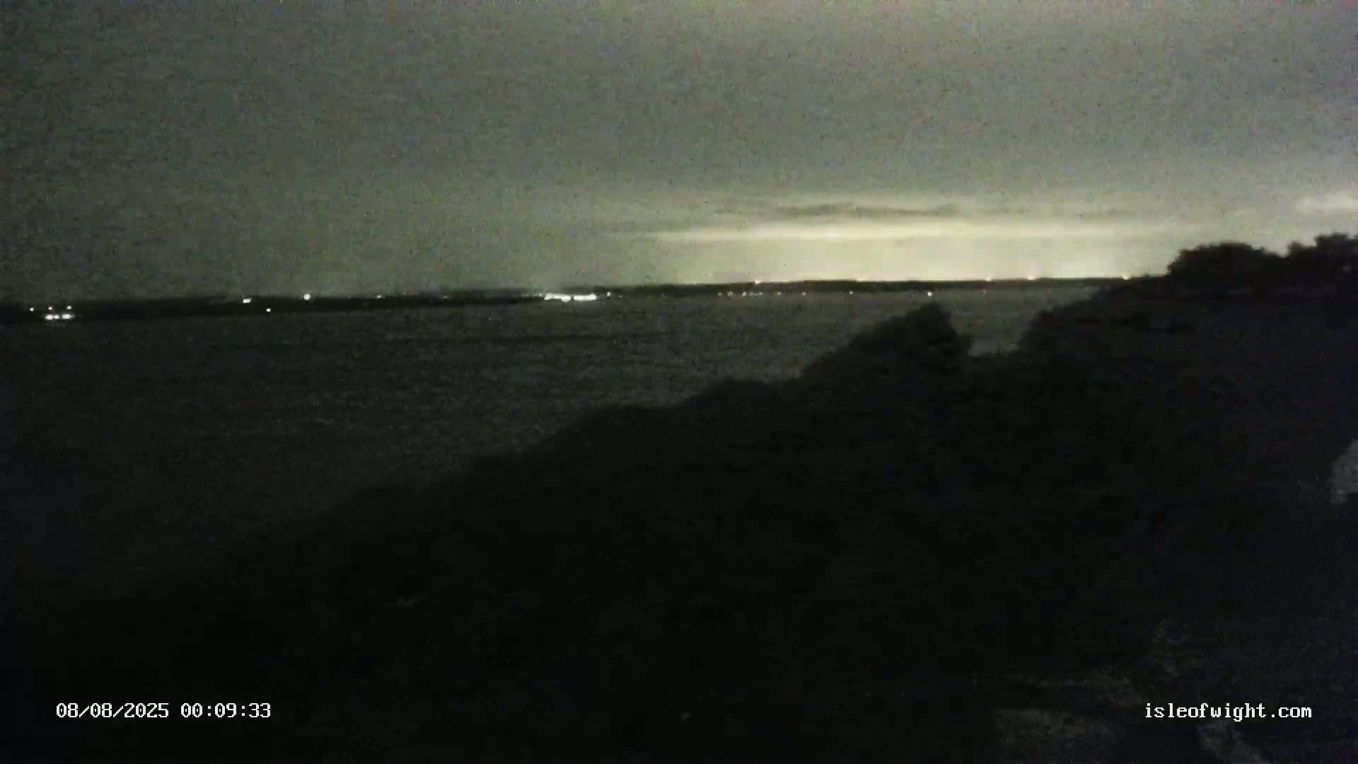 Freshwater, Colwell Bay, Hurst Castle & Hurst Point Lighthouse Live Cam - Freshwater, Isle of Wight, South East, England, United Kingdom