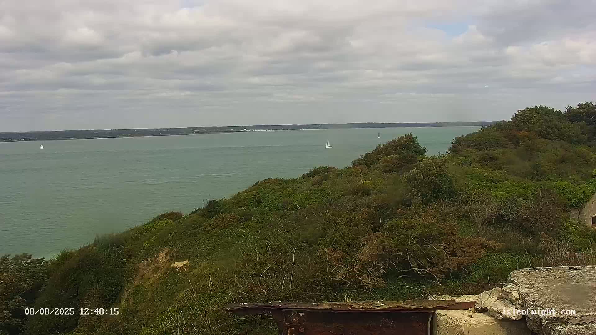Freshwater, Colwell Bay, Hurst Castle & Hurst Point Lighthouse Live Cam - Freshwater, Isle of Wight, South East, England, United Kingdom