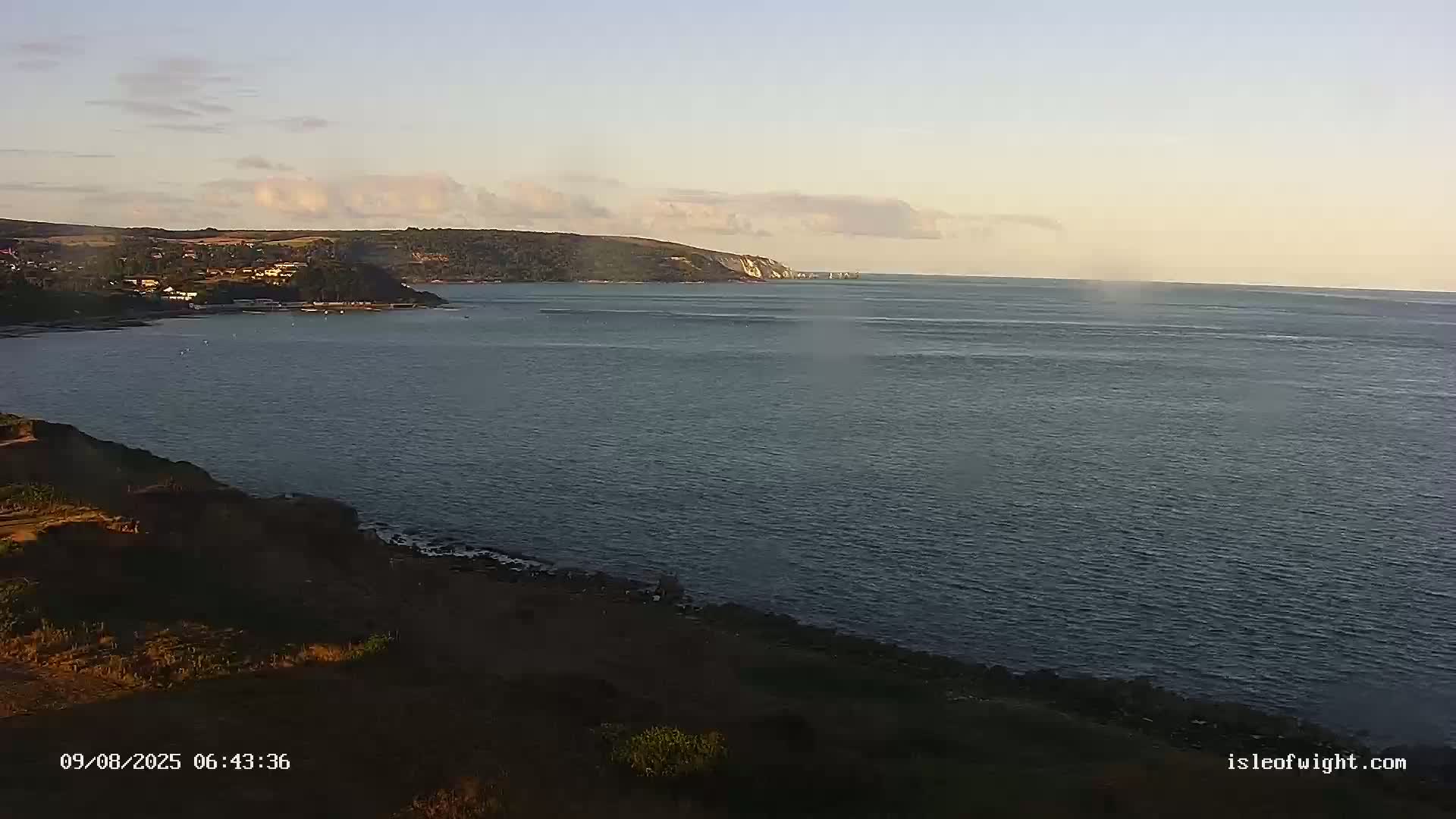 Freshwater, Colwell Bay, Hurst Castle & Hurst Point Lighthouse Live Cam - Freshwater, Isle of Wight, South East, England, United Kingdom