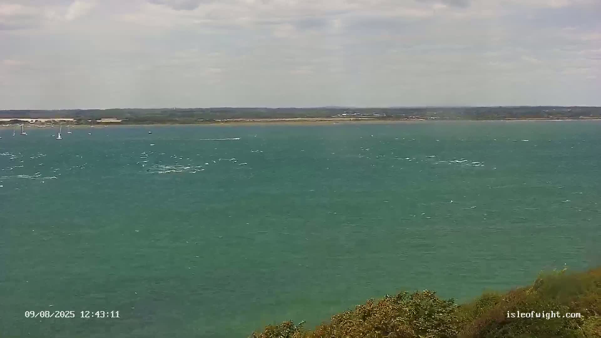Freshwater, Colwell Bay, Hurst Castle & Hurst Point Lighthouse Live Cam - Freshwater, Isle of Wight, South East, England, United Kingdom