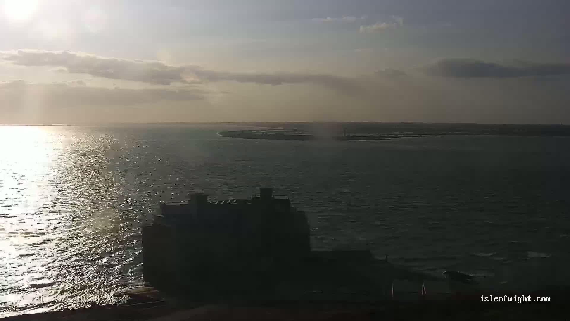 Freshwater, Colwell Bay, Hurst Castle & Hurst Point Lighthouse Live Cam - Freshwater, Isle of Wight, South East, England, United Kingdom