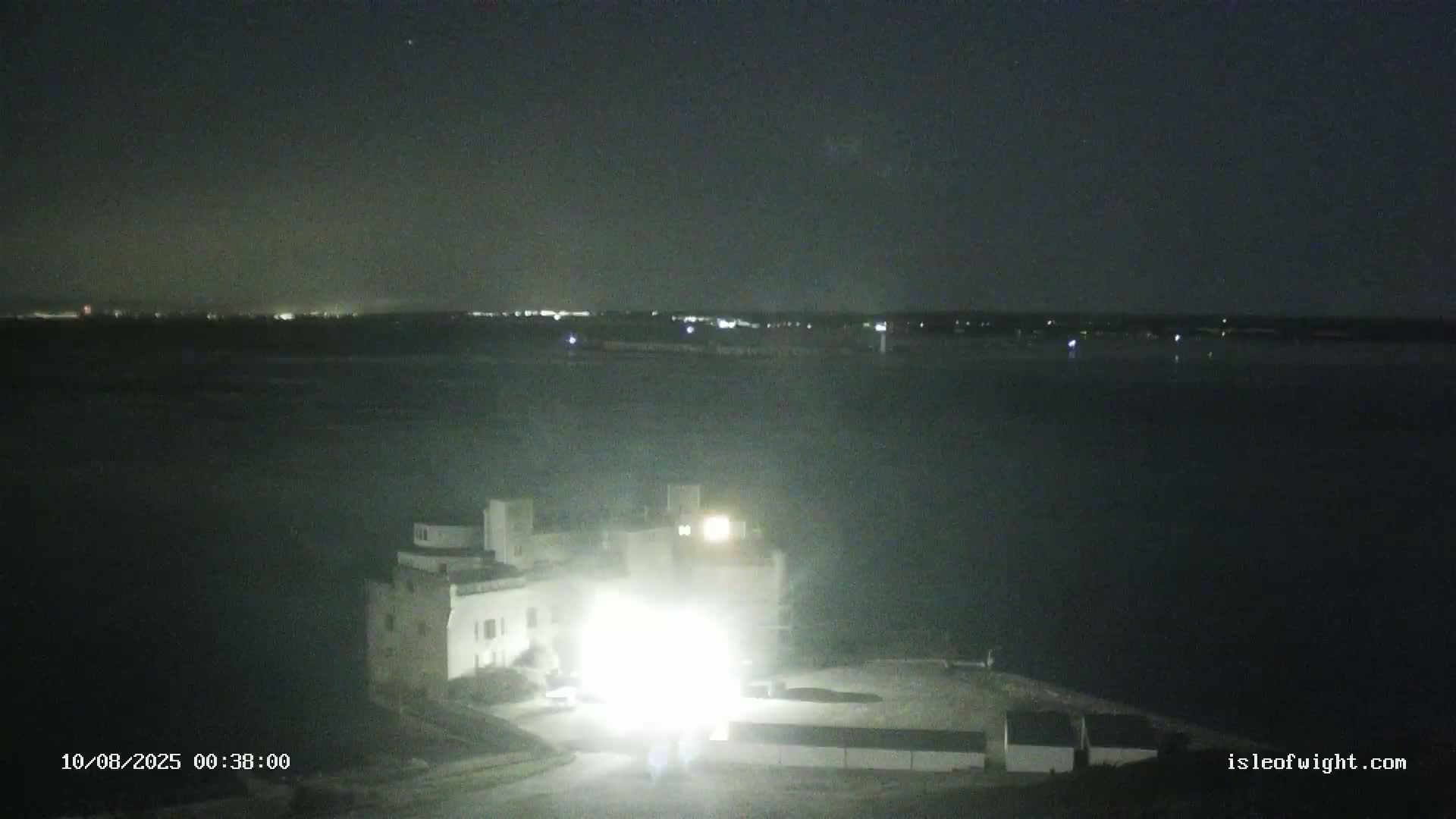Freshwater, Colwell Bay, Hurst Castle & Hurst Point Lighthouse Live Cam - Freshwater, Isle of Wight, South East, England, United Kingdom