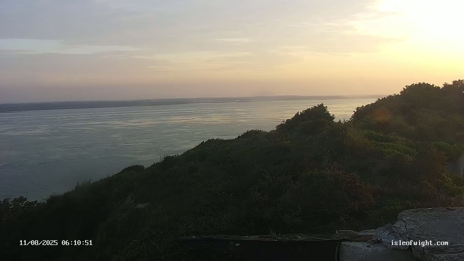 Freshwater, Colwell Bay, Hurst Castle & Hurst Point Lighthouse Live Cam - Freshwater, Isle of Wight, South East, England, United Kingdom