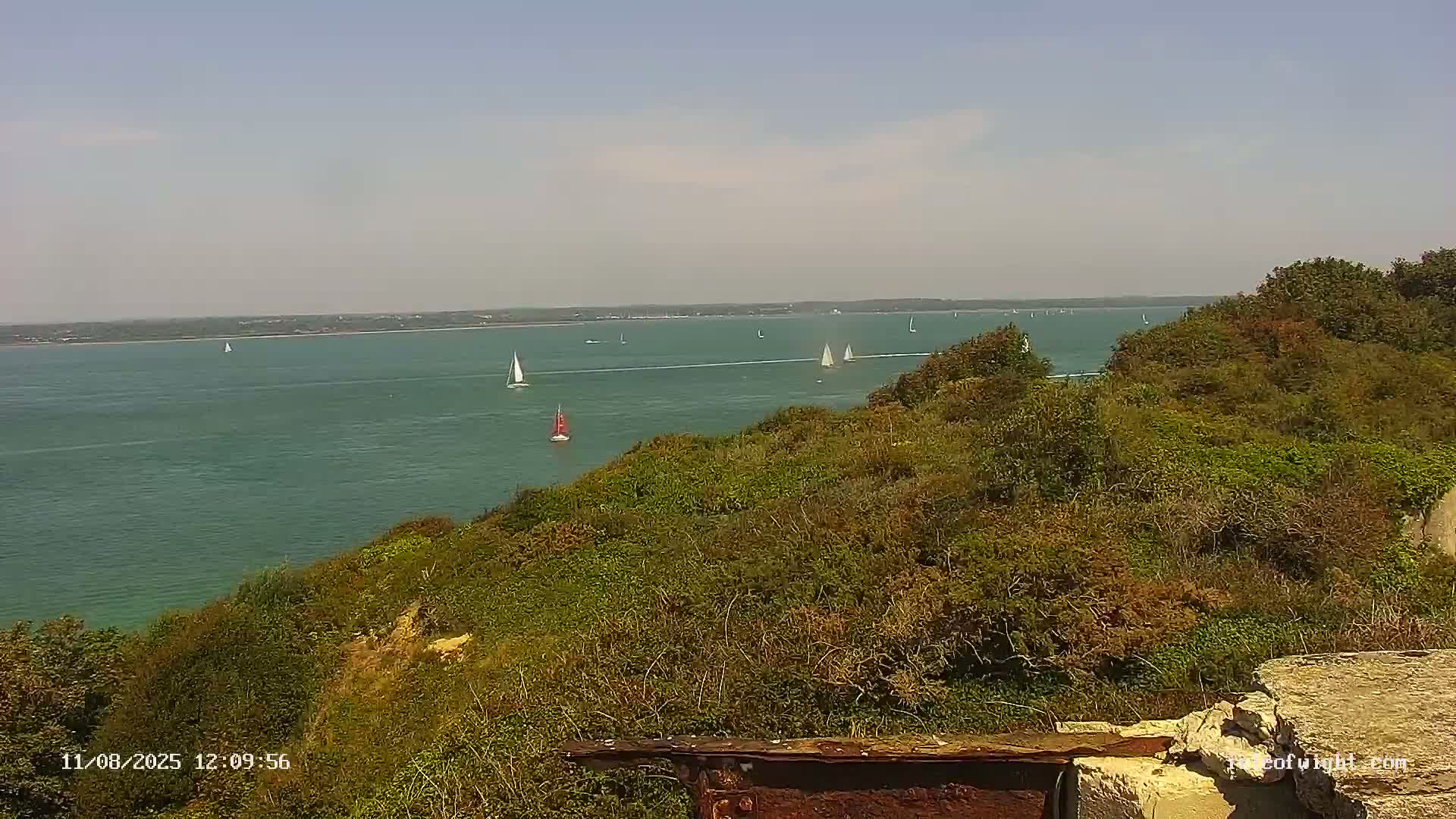 Freshwater, Colwell Bay, Hurst Castle & Hurst Point Lighthouse Live Cam - Freshwater, Isle of Wight, South East, England, United Kingdom