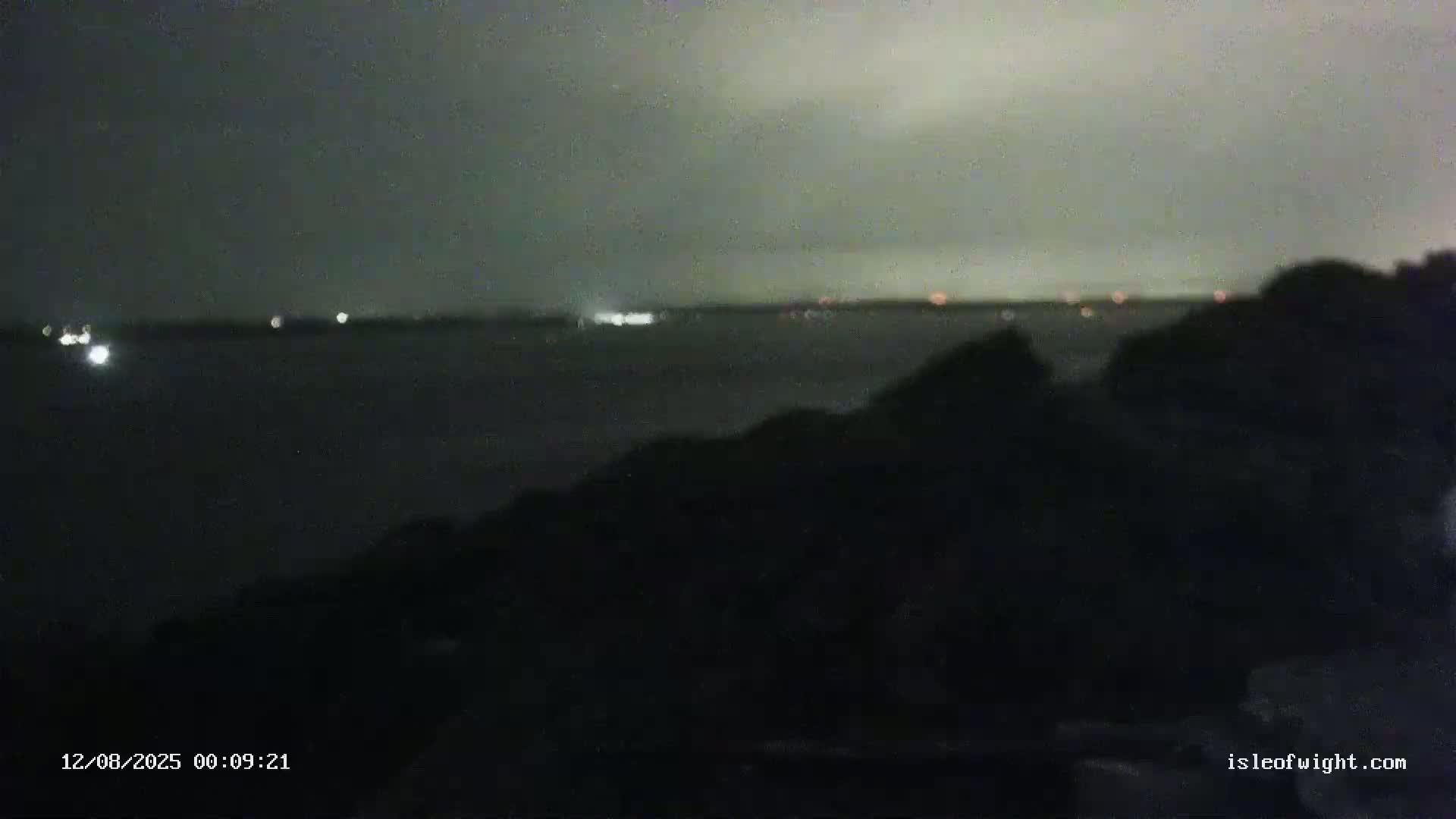 Freshwater, Colwell Bay, Hurst Castle & Hurst Point Lighthouse Live Cam - Freshwater, Isle of Wight, South East, England, United Kingdom