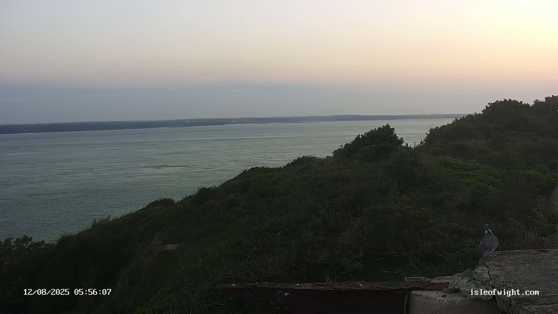 Freshwater, Colwell Bay, Hurst Castle & Hurst Point Lighthouse Live Cam - Freshwater, Isle of Wight, South East, England, United Kingdom