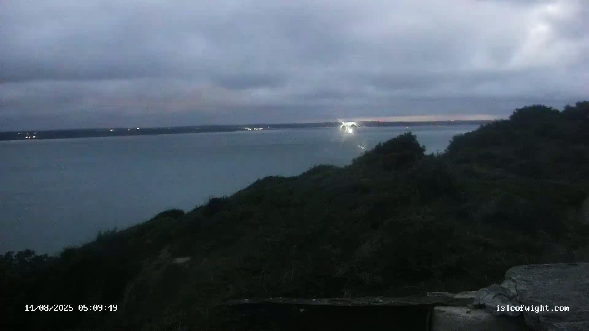 Freshwater, Colwell Bay, Hurst Castle & Hurst Point Lighthouse Live Cam - Freshwater, Isle of Wight, South East, England, United Kingdom