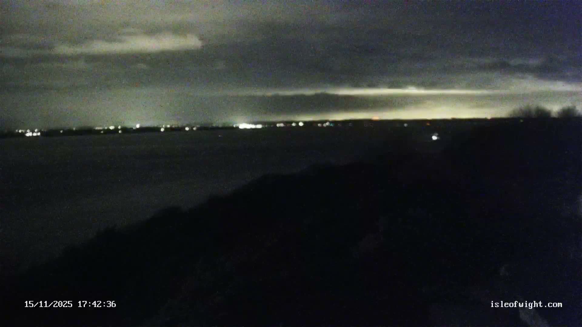 Freshwater, Colwell Bay, Hurst Castle & Hurst Point Lighthouse Live Cam - Freshwater, Isle of Wight, South East, England, United Kingdom