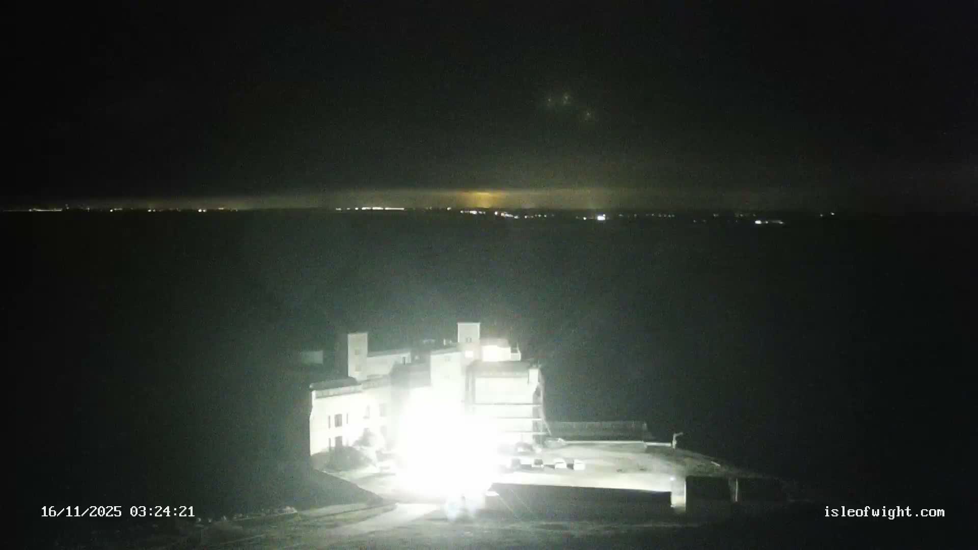 Freshwater, Colwell Bay, Hurst Castle & Hurst Point Lighthouse Live Cam - Freshwater, Isle of Wight, South East, England, United Kingdom