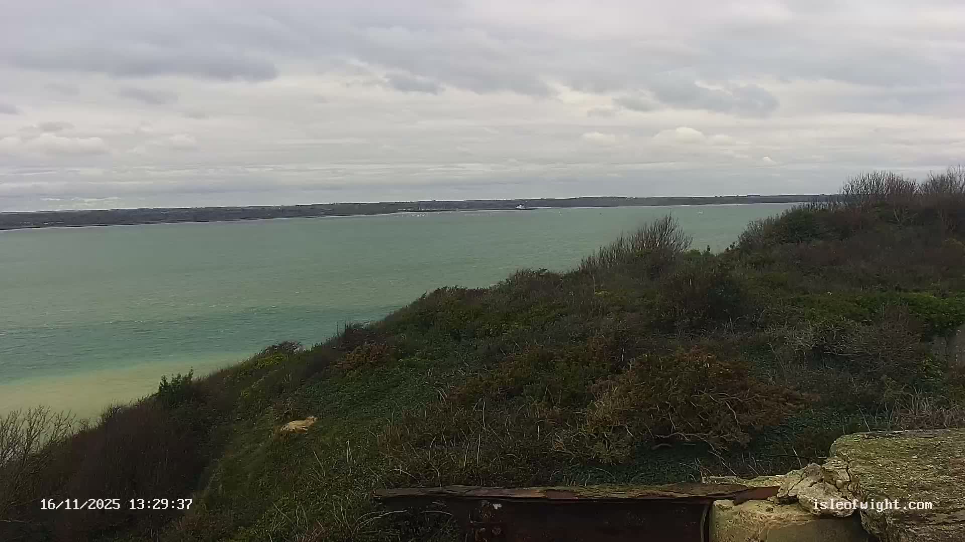 Freshwater, Colwell Bay, Hurst Castle & Hurst Point Lighthouse Live Cam - Freshwater, Isle of Wight, South East, England, United Kingdom