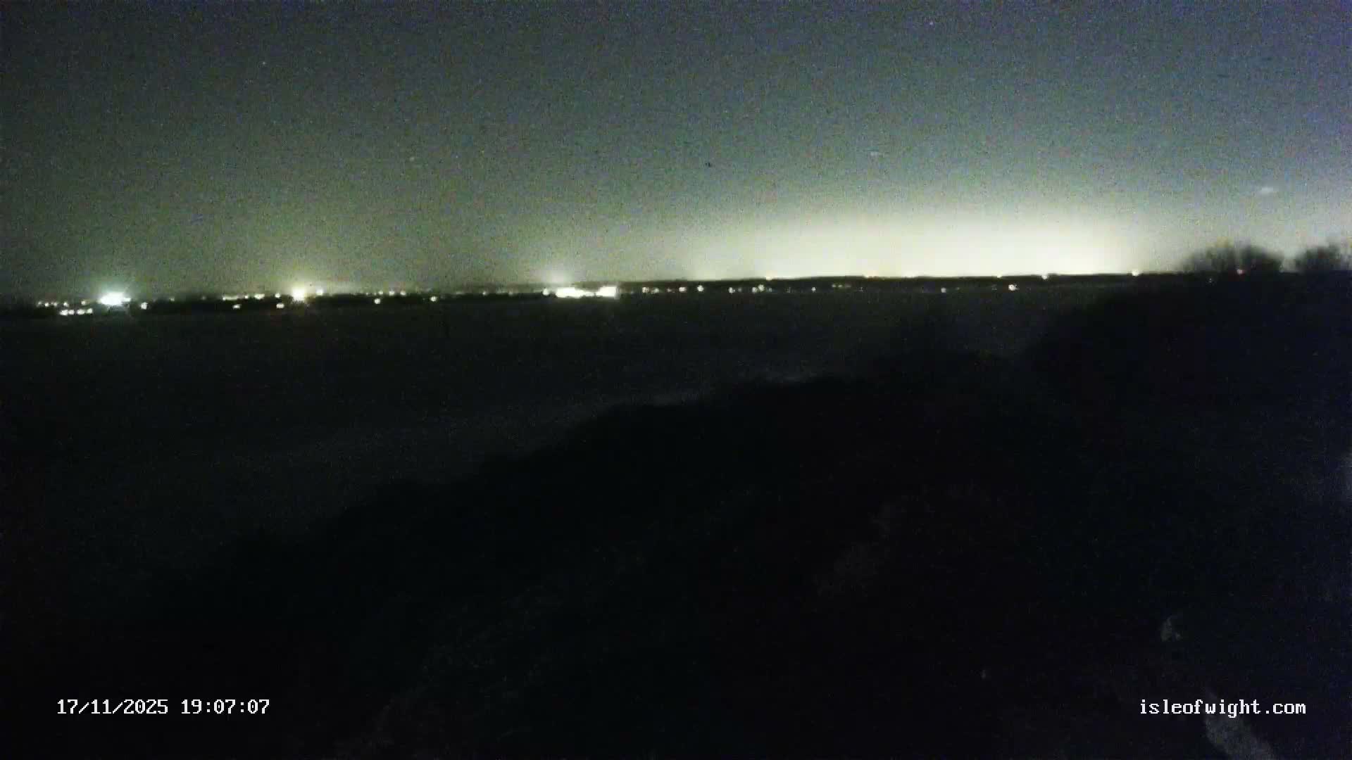 Freshwater, Colwell Bay, Hurst Castle & Hurst Point Lighthouse Live Cam - Freshwater, Isle of Wight, South East, England, United Kingdom