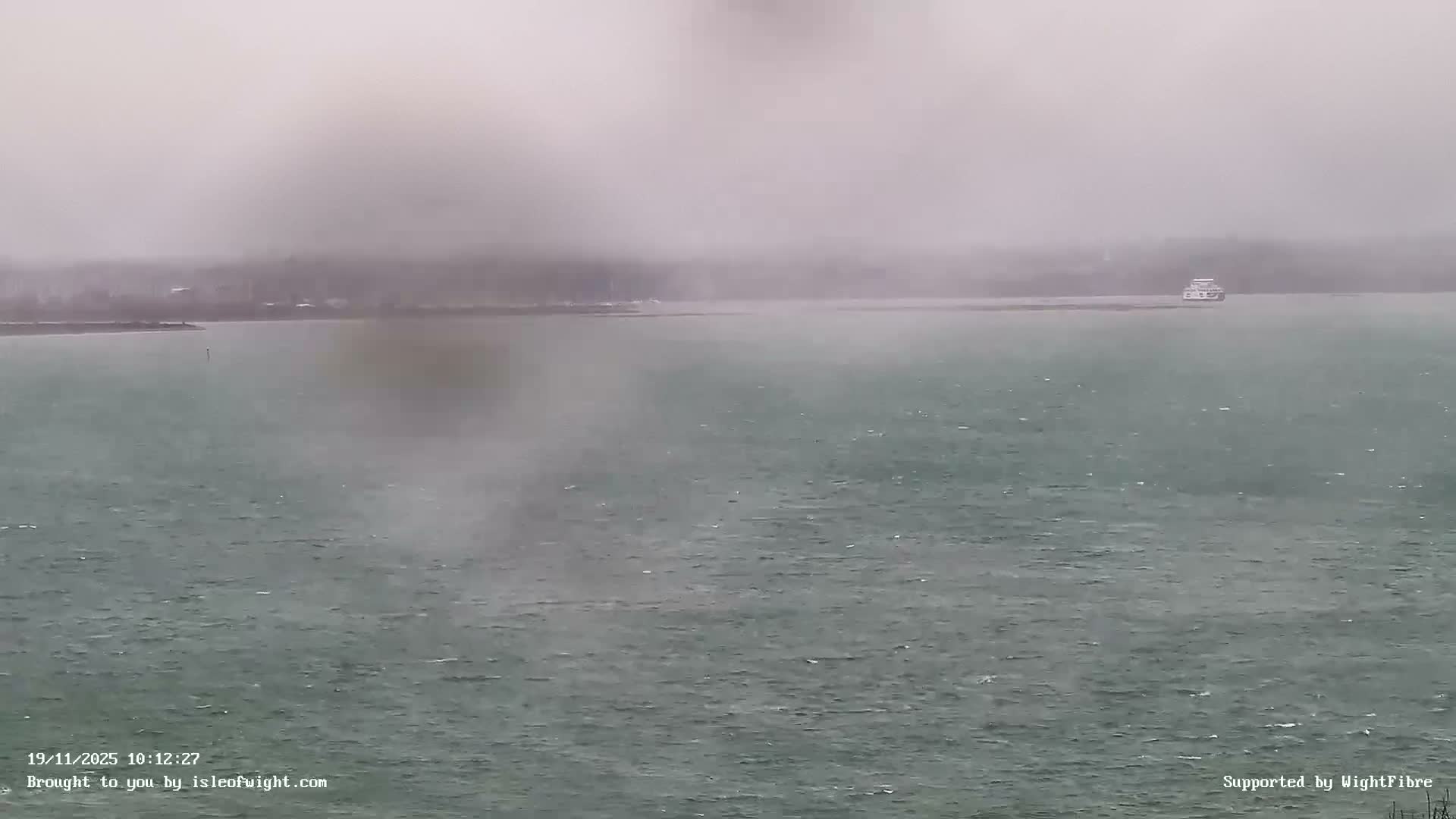 Freshwater, Colwell Bay, Hurst Castle & Hurst Point Lighthouse Live Cam - Freshwater, Isle of Wight, South East, England, United Kingdom