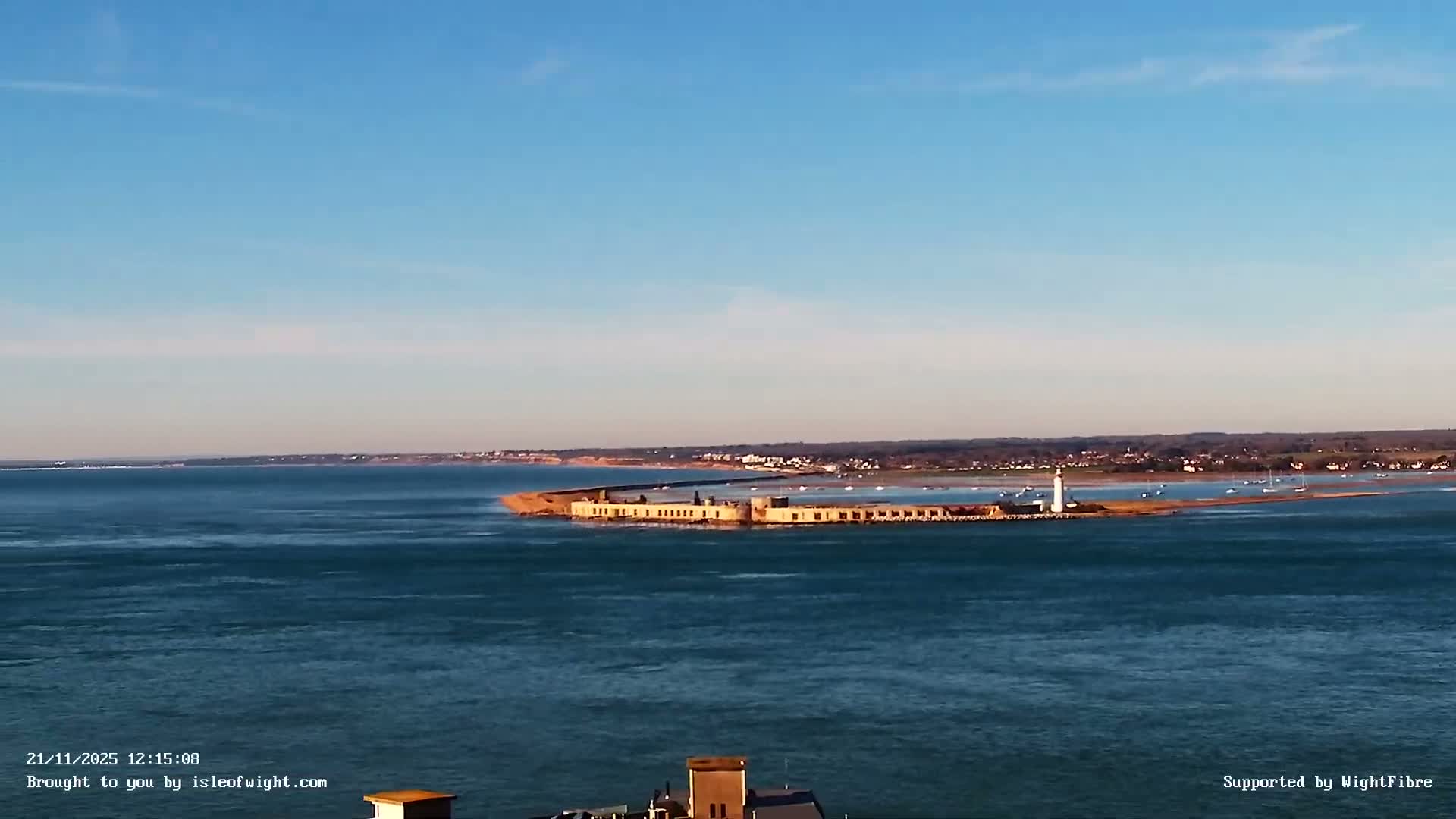 Freshwater, Colwell Bay, Hurst Castle & Hurst Point Lighthouse Live Cam - Freshwater, Isle of Wight, South East, England, United Kingdom