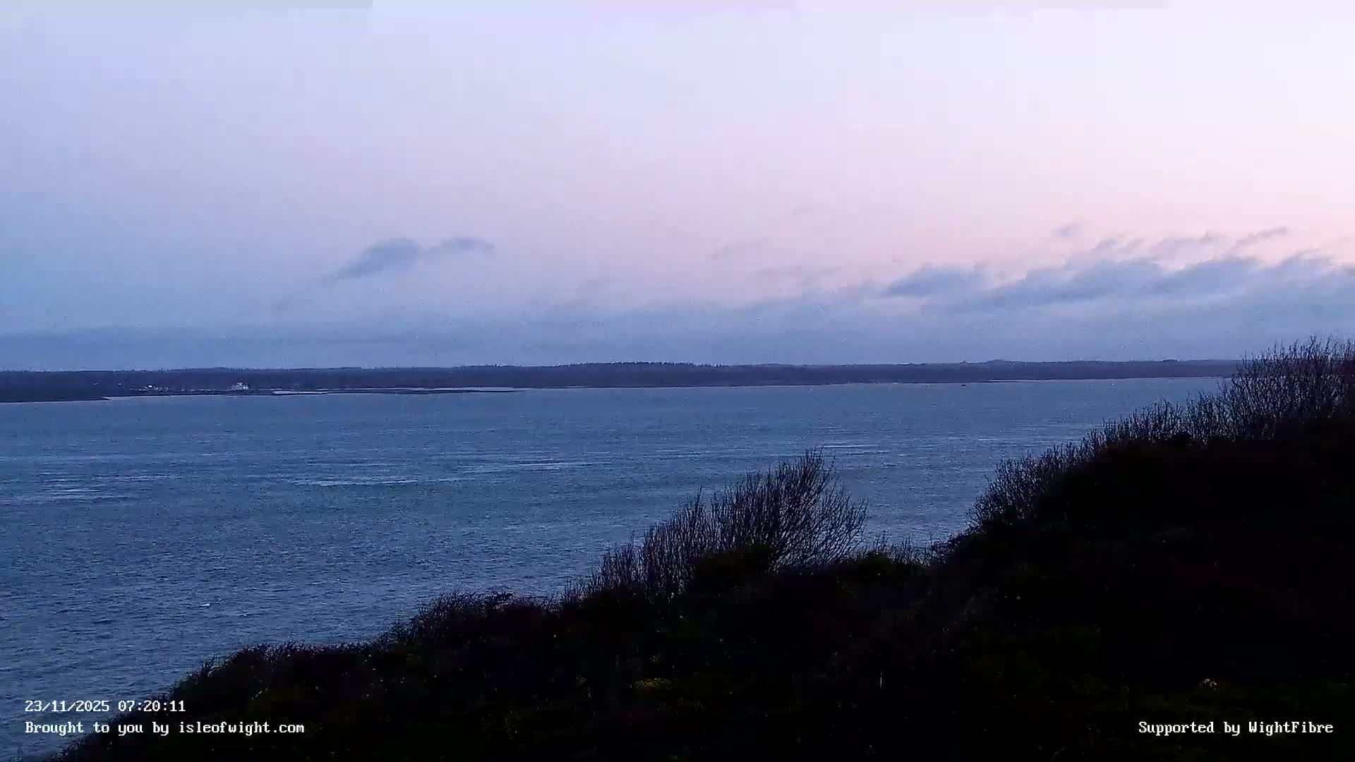 Freshwater, Colwell Bay, Hurst Castle & Hurst Point Lighthouse Live Cam - Freshwater, Isle of Wight, South East, England, United Kingdom