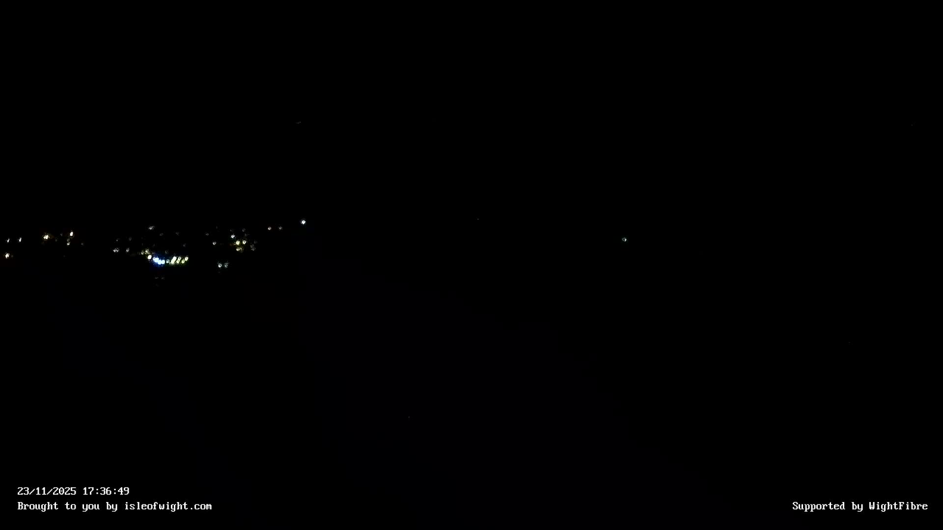 Freshwater, Colwell Bay, Hurst Castle & Hurst Point Lighthouse Live Cam - Freshwater, Isle of Wight, South East, England, United Kingdom