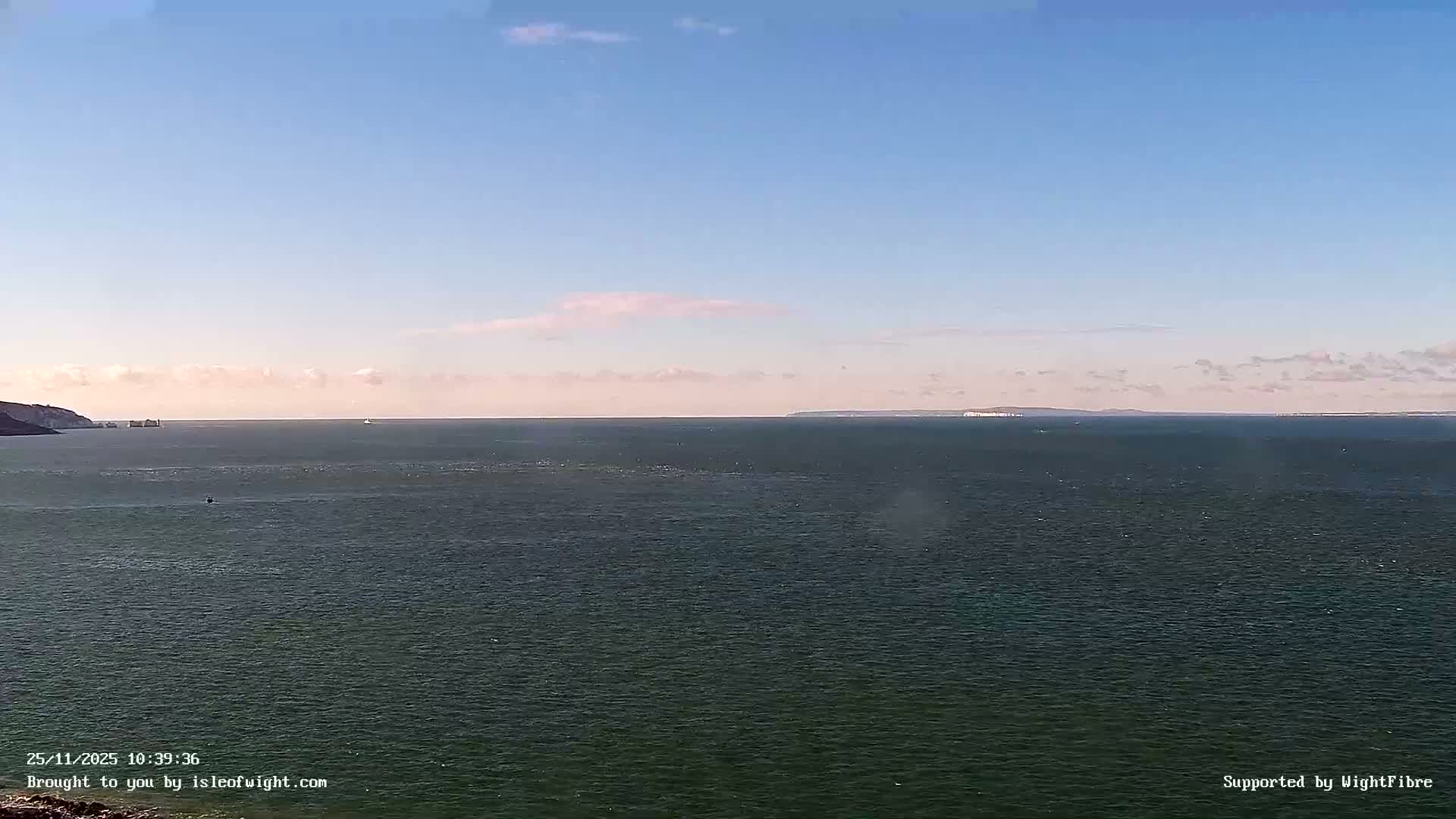 Freshwater, Colwell Bay, Hurst Castle & Hurst Point Lighthouse Live Cam - Freshwater, Isle of Wight, South East, England, United Kingdom