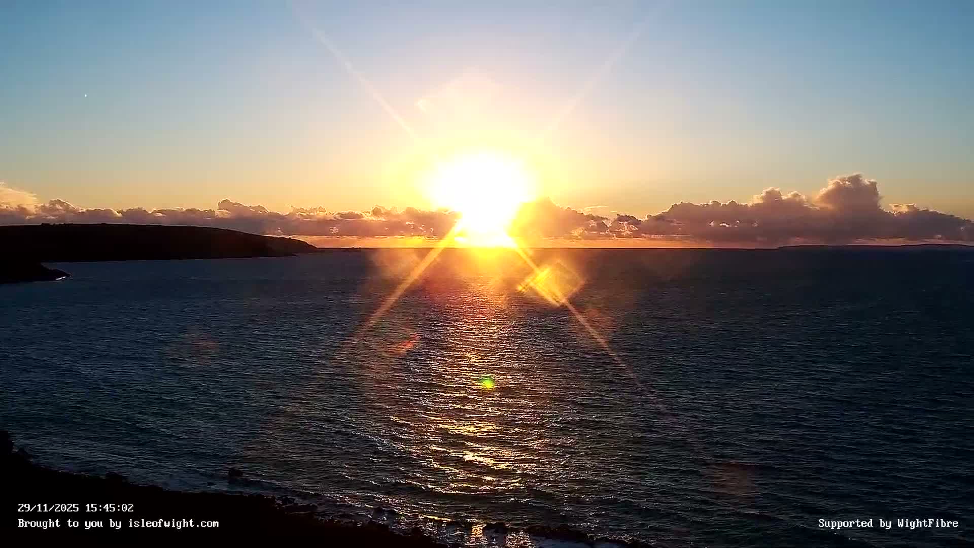 Freshwater, Colwell Bay, Hurst Castle & Hurst Point Lighthouse Live Cam - Freshwater, Isle of Wight, South East, England, United Kingdom