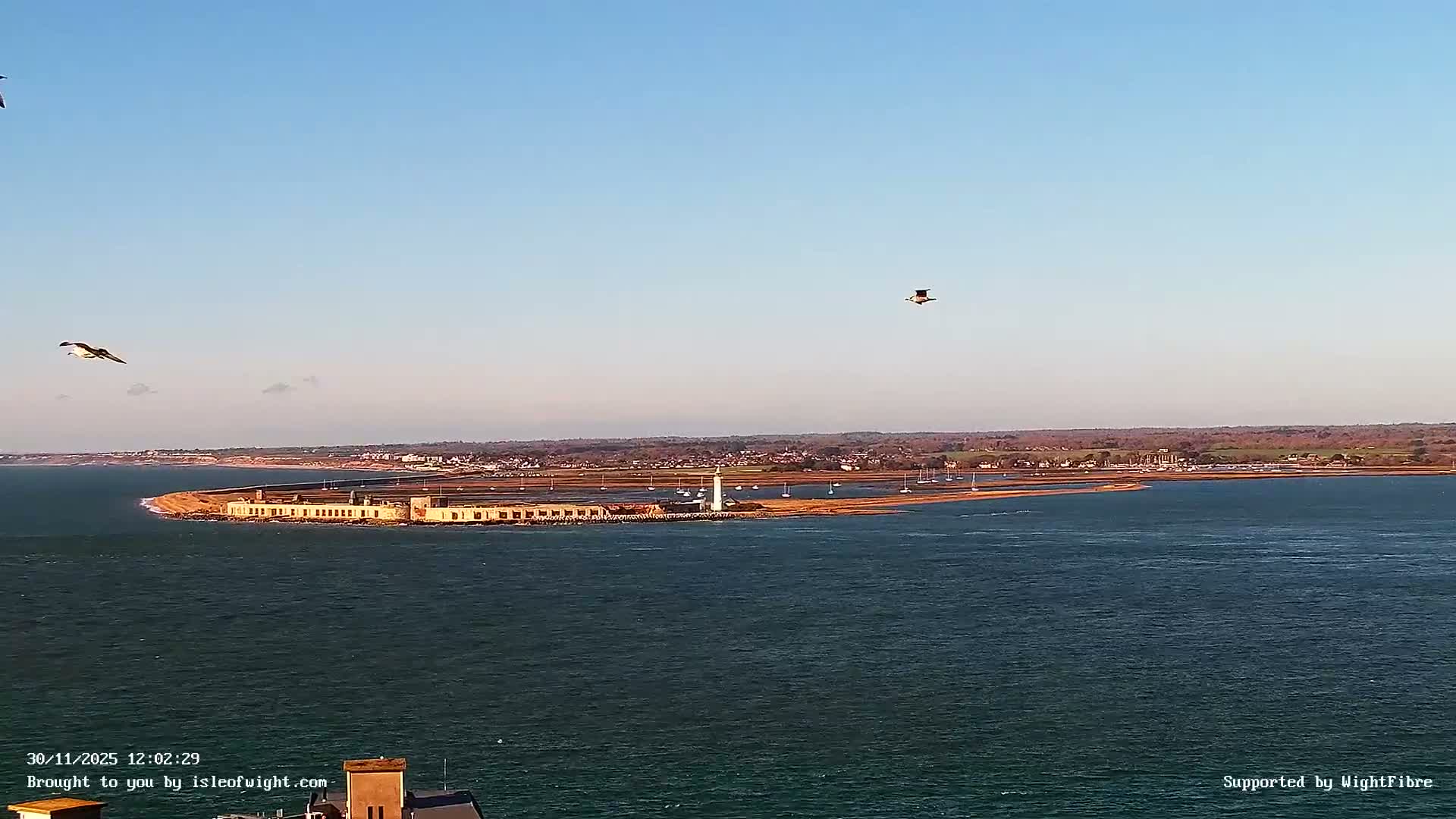 Freshwater, Colwell Bay, Hurst Castle & Hurst Point Lighthouse Live Cam - Freshwater, Isle of Wight, South East, England, United Kingdom