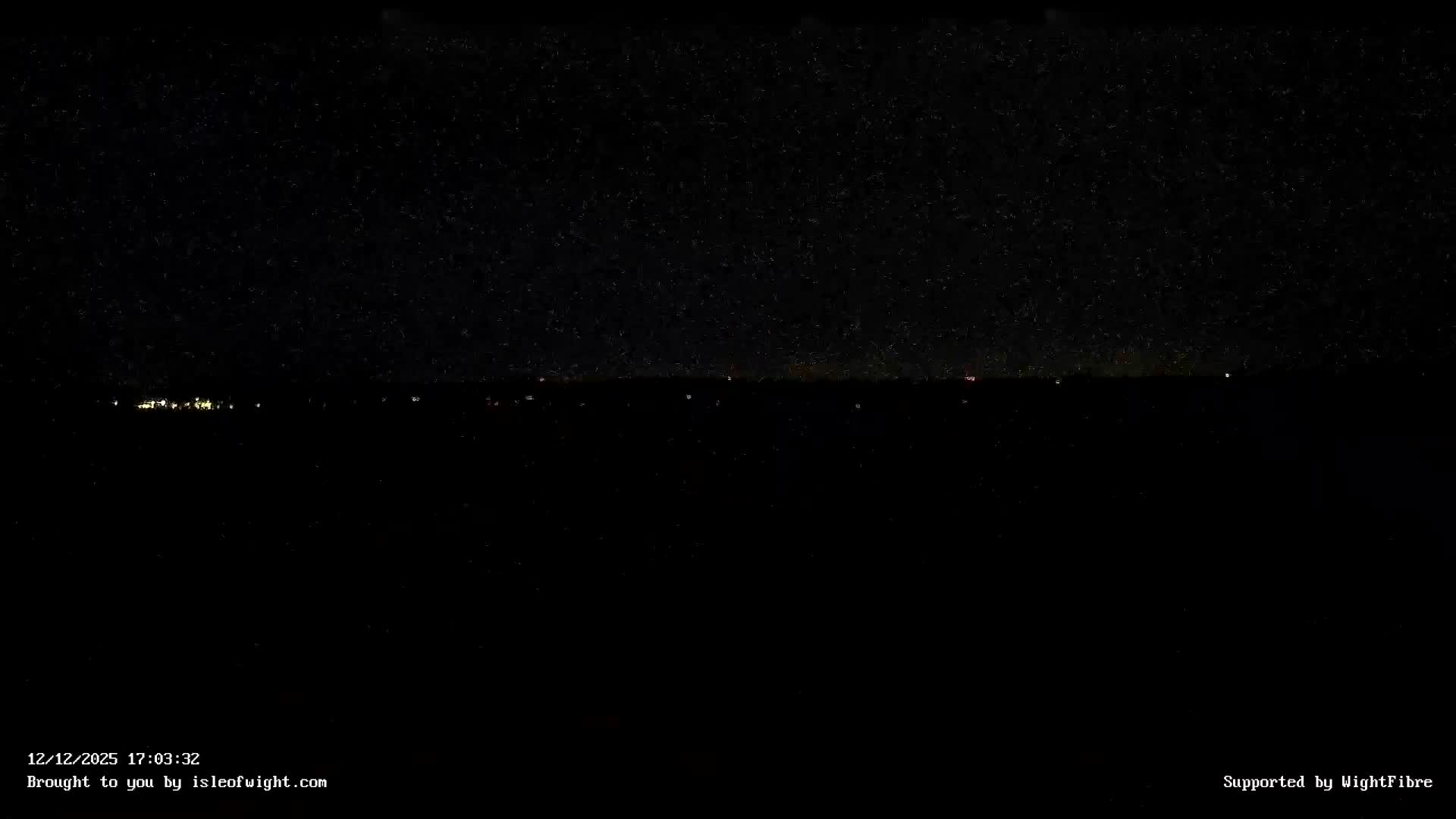 Freshwater, Colwell Bay, Hurst Castle & Hurst Point Lighthouse Live Cam - Freshwater, Isle of Wight, South East, England, United Kingdom