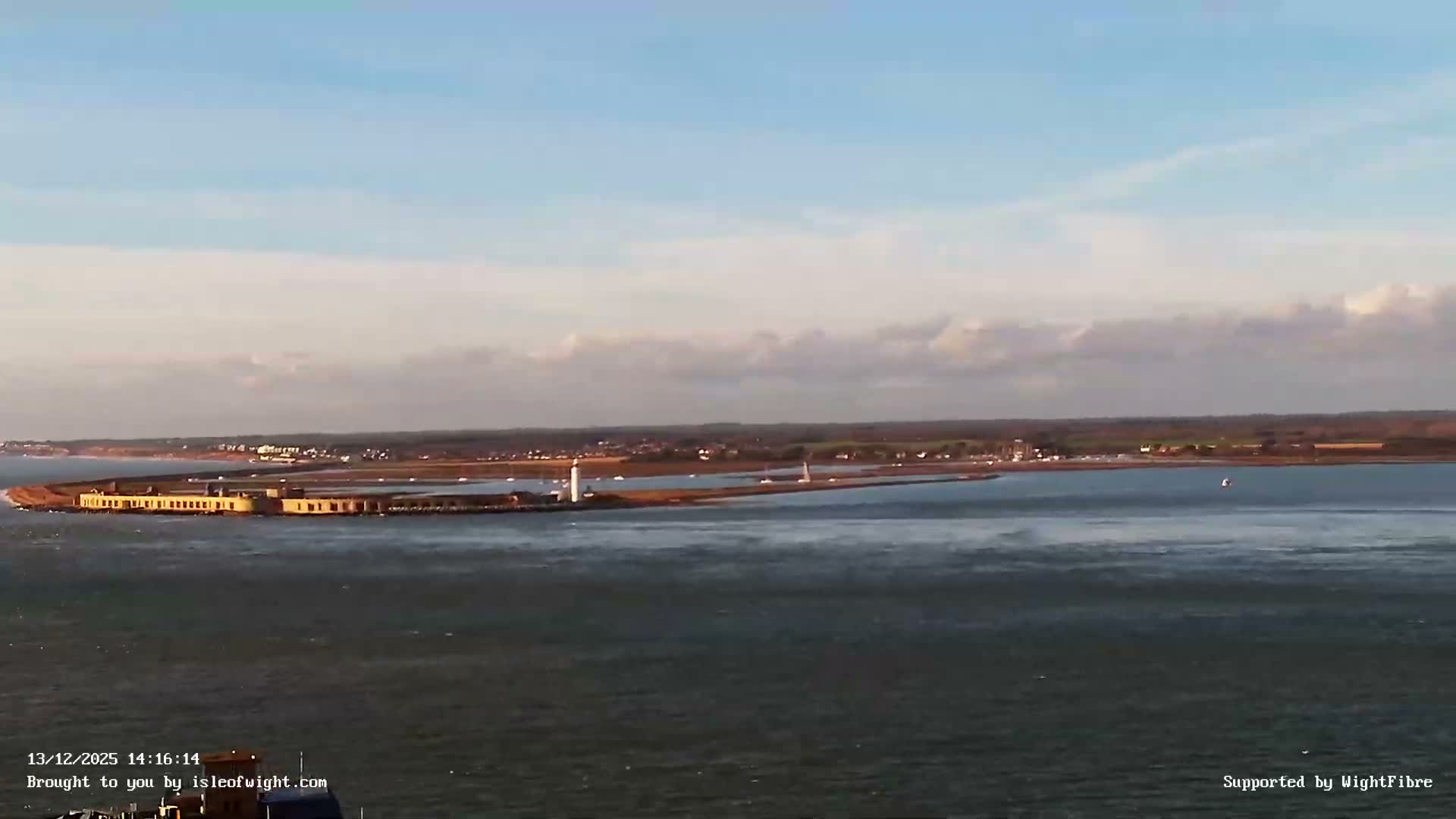 Freshwater, Colwell Bay, Hurst Castle & Hurst Point Lighthouse Live Cam - Freshwater, Isle of Wight, South East, England, United Kingdom