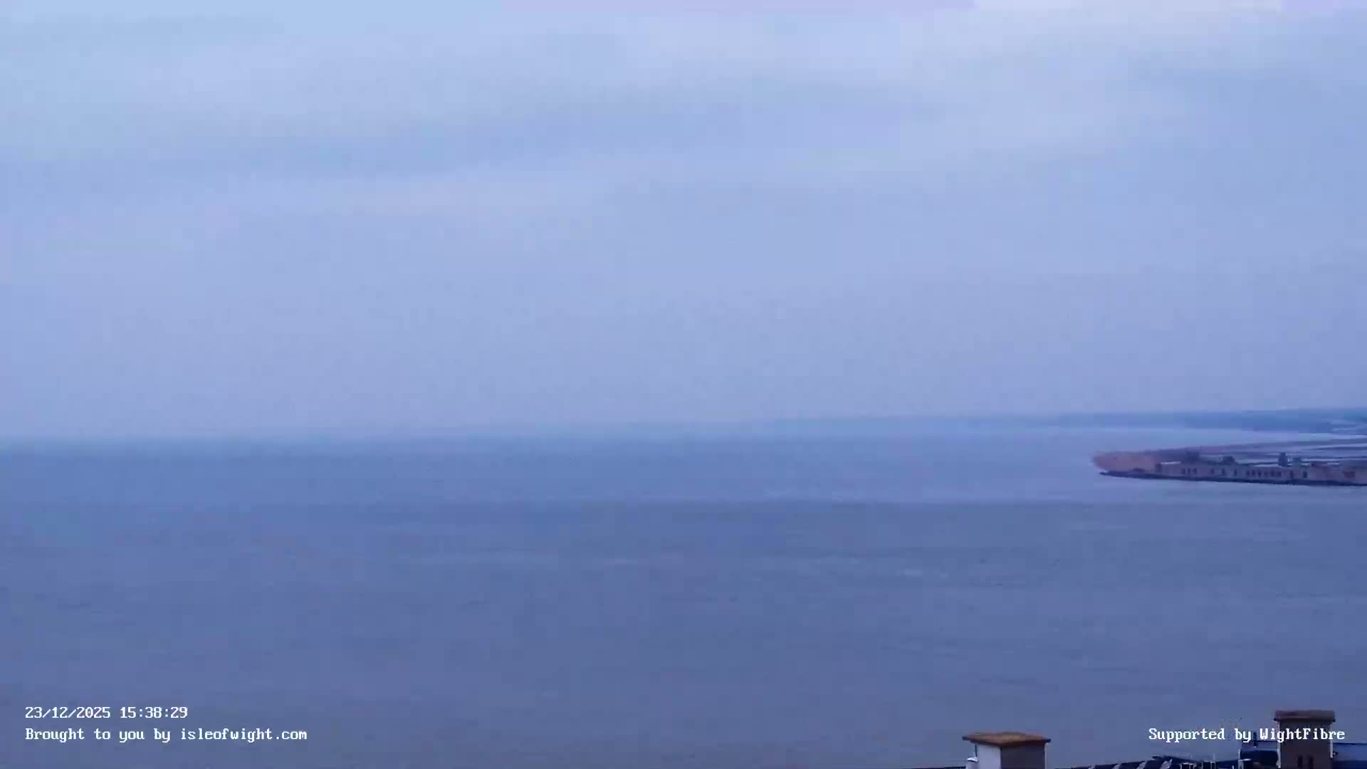 Freshwater, Colwell Bay, Hurst Castle & Hurst Point Lighthouse Live Cam - Freshwater, Isle of Wight, South East, England, United Kingdom