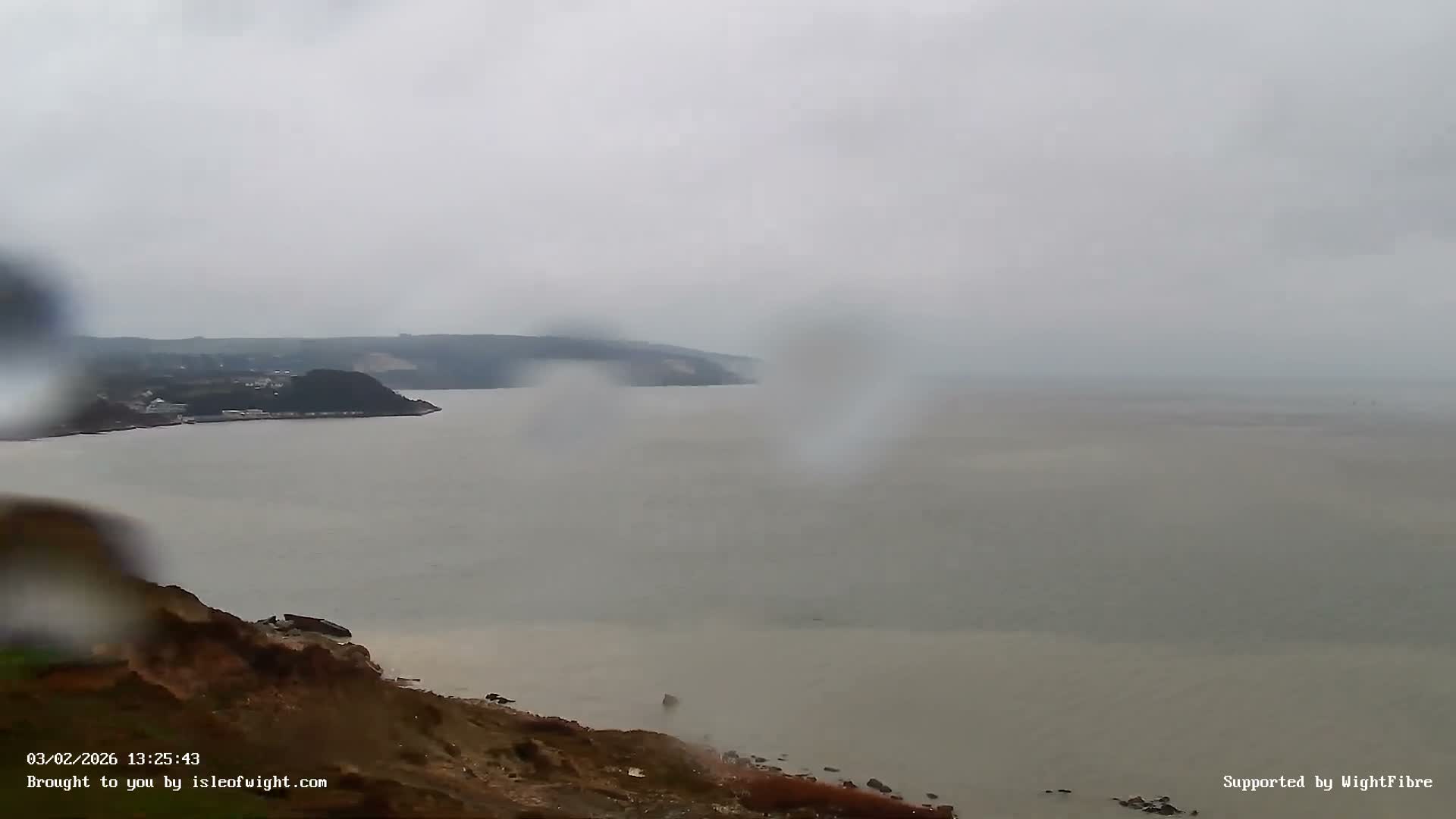 Freshwater, Colwell Bay, Hurst Castle & Hurst Point Lighthouse Live Cam - Freshwater, Isle of Wight, South East, England, United Kingdom