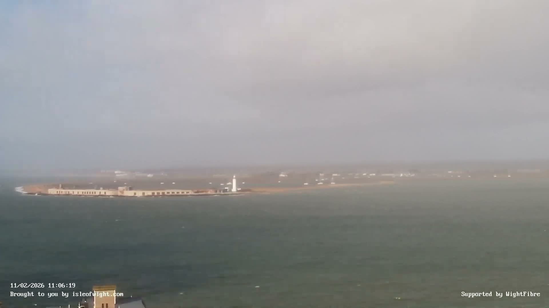 Freshwater, Colwell Bay, Hurst Castle & Hurst Point Lighthouse Live Cam - Freshwater, Isle of Wight, South East, England, United Kingdom