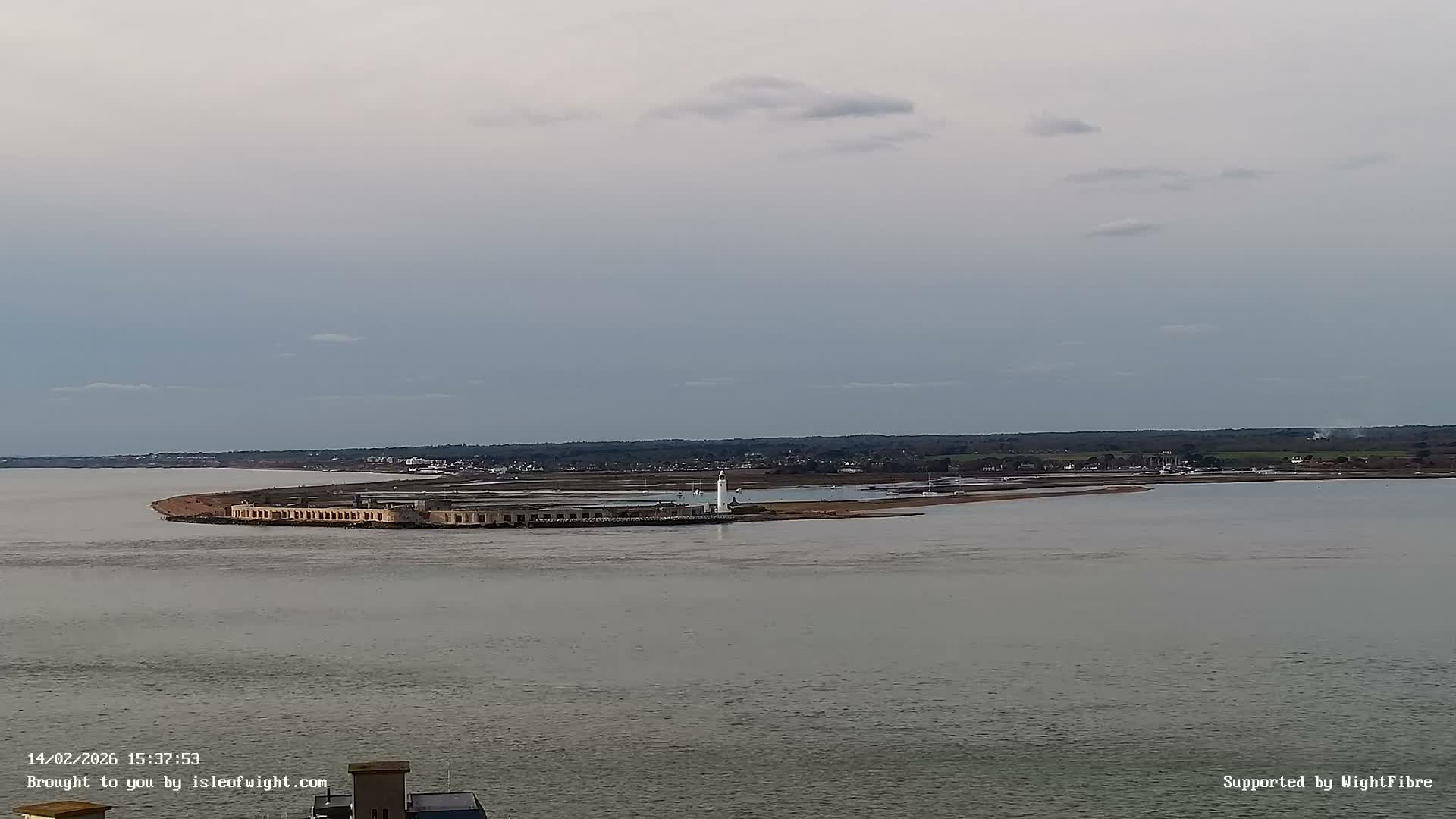 Freshwater, Colwell Bay, Hurst Castle & Hurst Point Lighthouse Live Cam - Freshwater, Isle of Wight, South East, England, United Kingdom