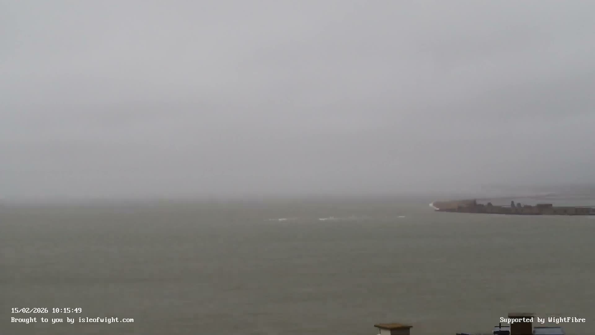 Freshwater, Colwell Bay, Hurst Castle & Hurst Point Lighthouse Live Cam - Freshwater, Isle of Wight, South East, England, United Kingdom