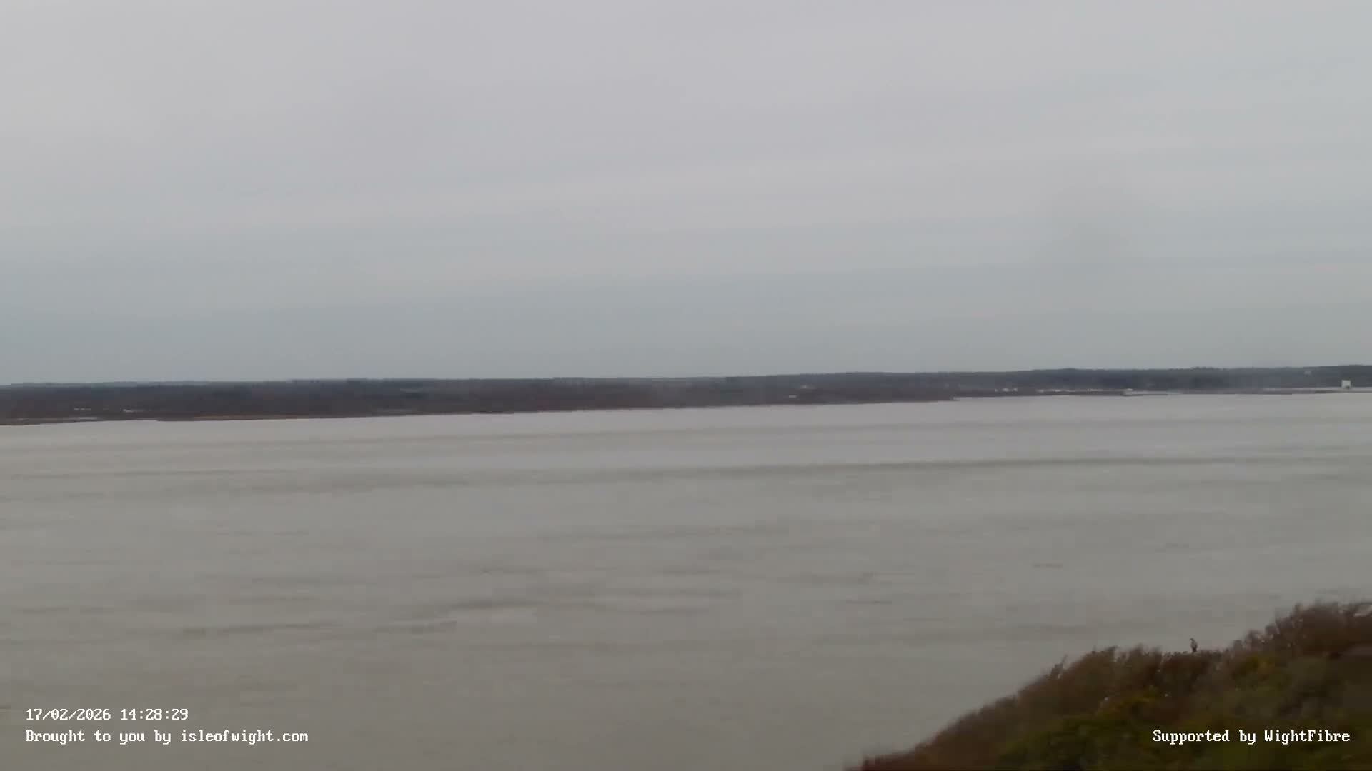 Freshwater, Colwell Bay, Hurst Castle & Hurst Point Lighthouse Live Cam - Freshwater, Isle of Wight, South East, England, United Kingdom
