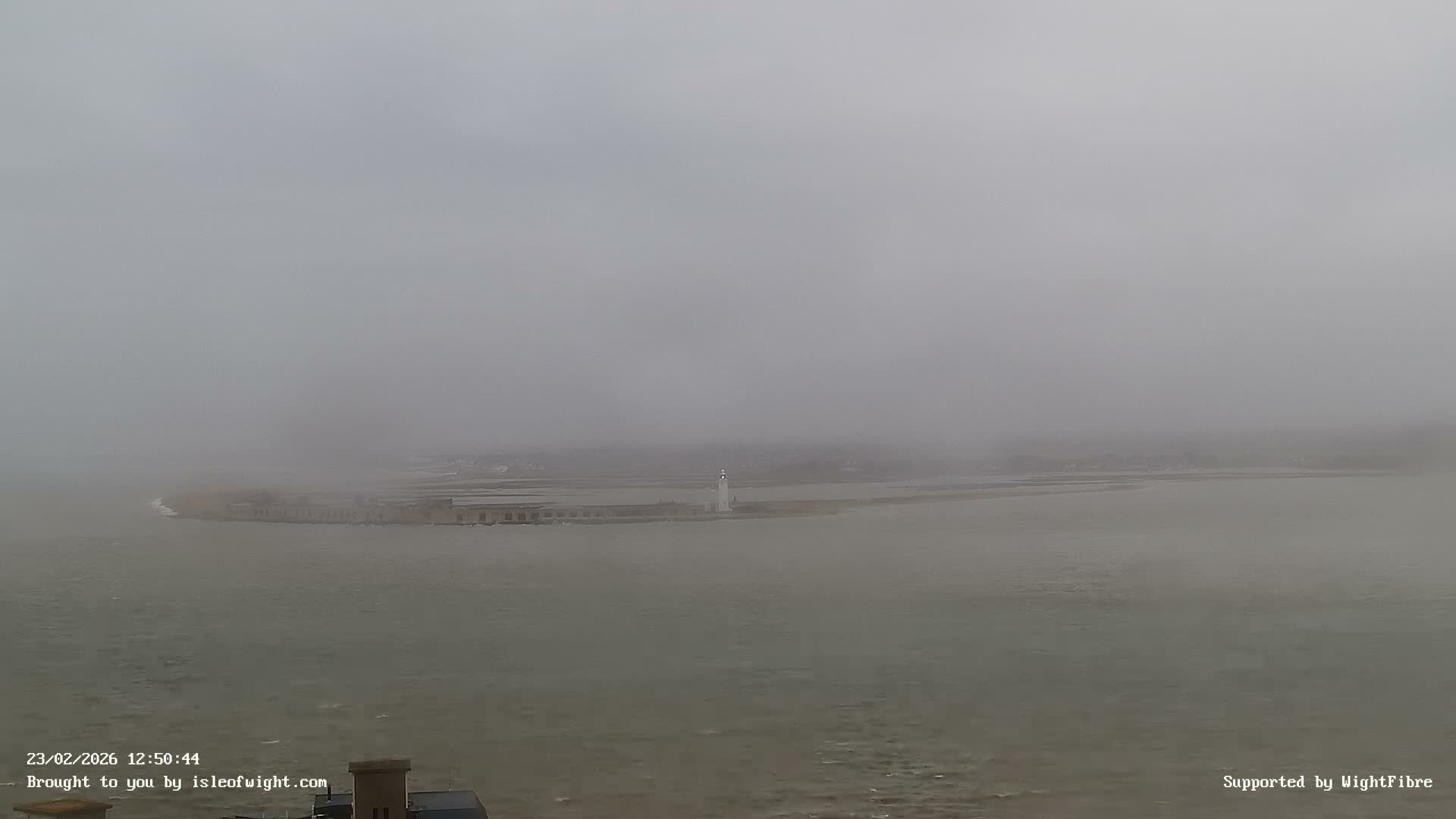 Freshwater, Colwell Bay, Hurst Castle & Hurst Point Lighthouse Live Cam - Freshwater, Isle of Wight, South East, England, United Kingdom