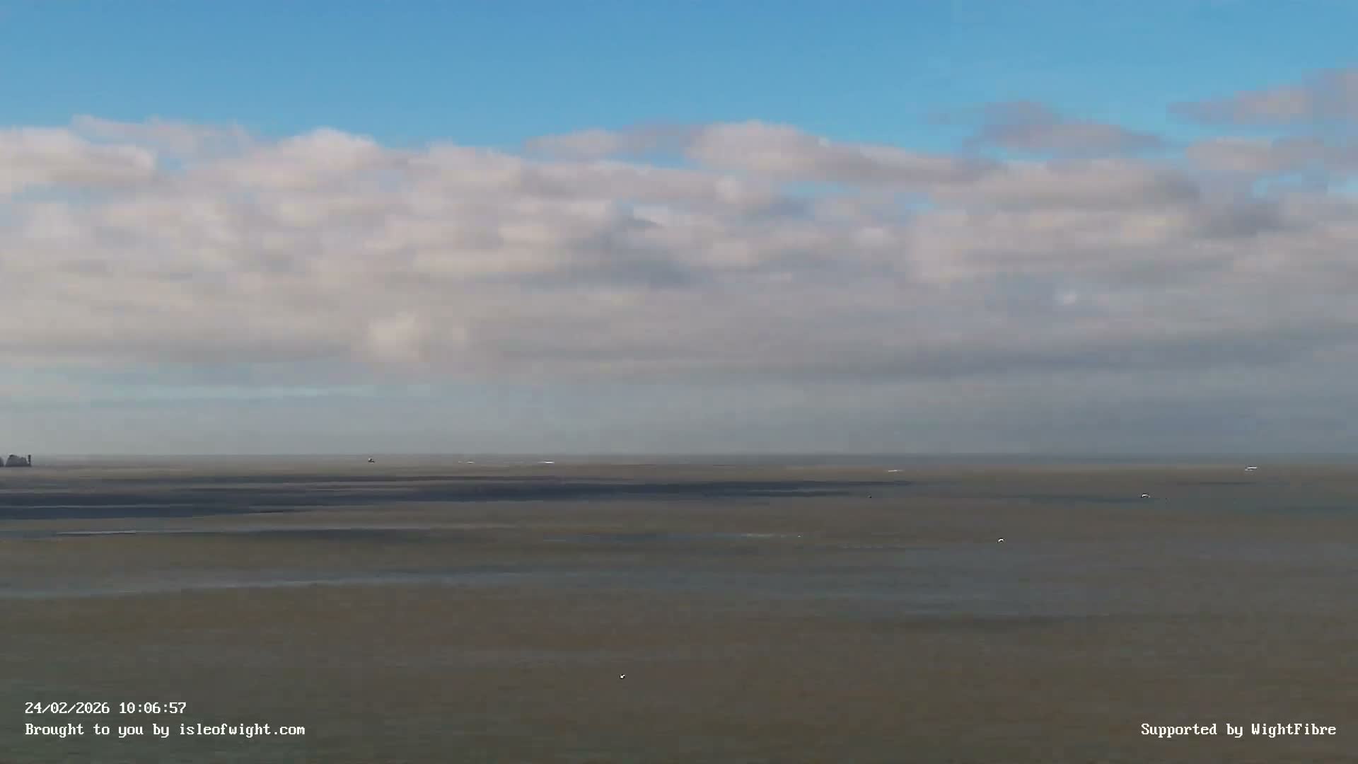 Freshwater, Colwell Bay, Hurst Castle & Hurst Point Lighthouse Live Cam - Freshwater, Isle of Wight, South East, England, United Kingdom