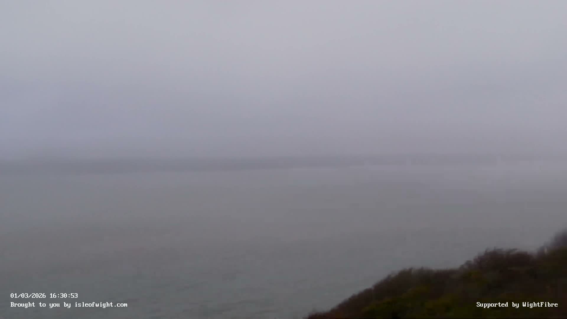 Freshwater, Colwell Bay, Hurst Castle & Hurst Point Lighthouse Live Cam - Freshwater, Isle of Wight, South East, England, United Kingdom